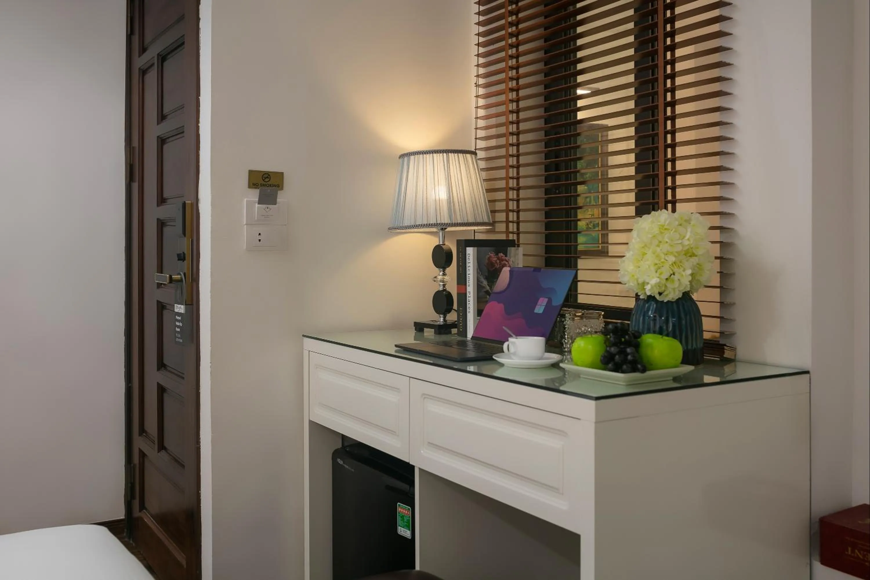 Coffee/tea facilities, Bed in TrangTrang Luxury Hotel