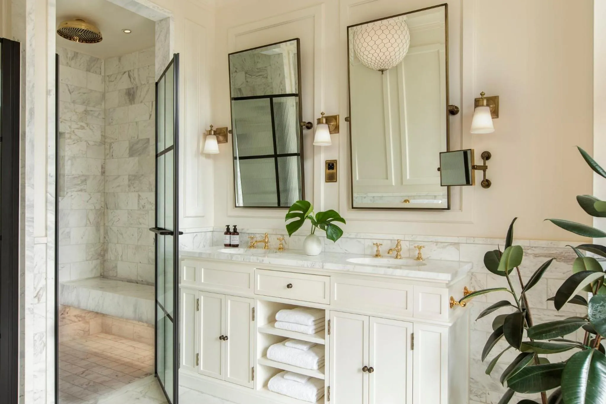 Photo of the whole room in Kimpton Fitzroy London by IHG