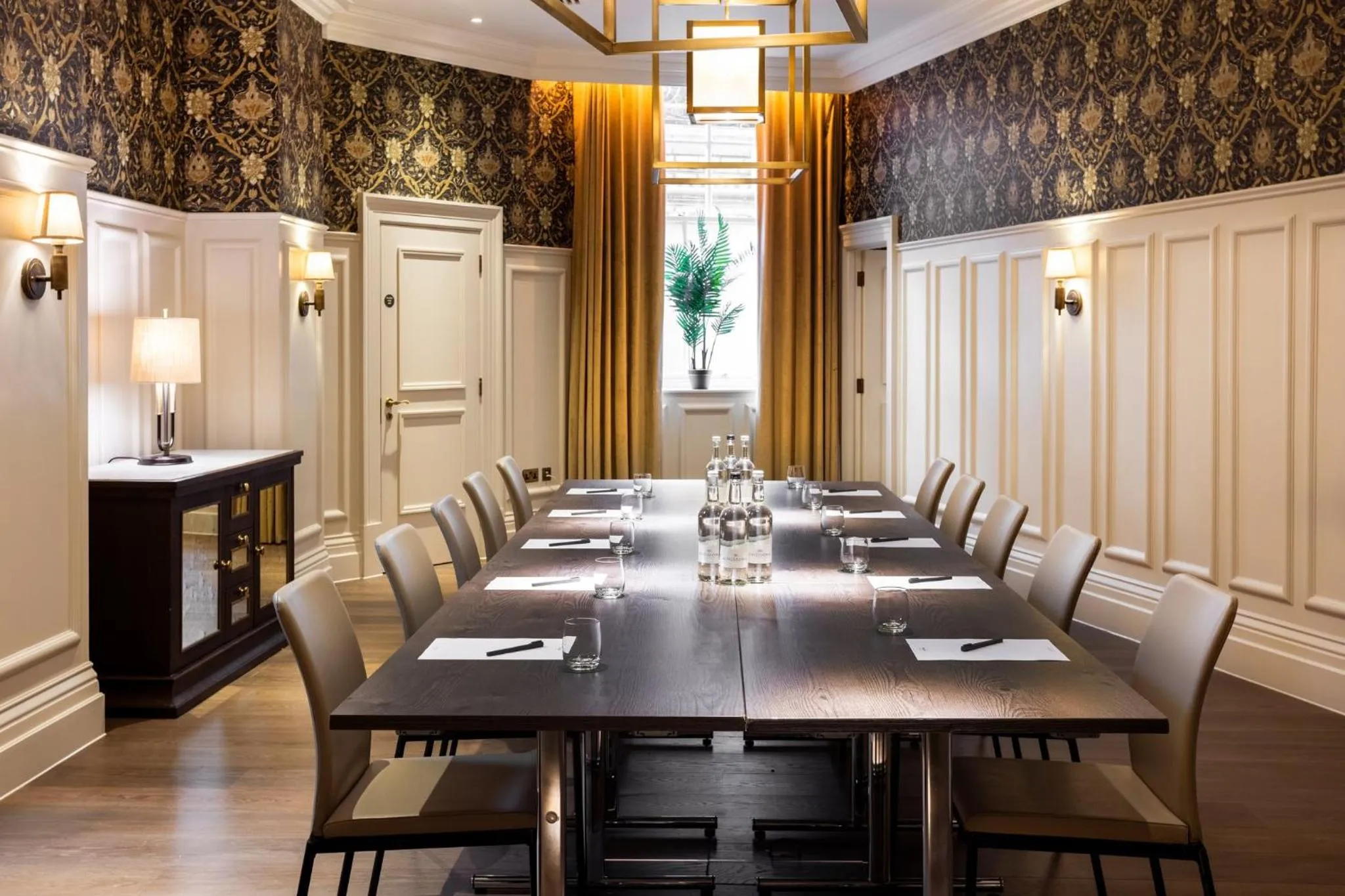 Meeting/conference room in Kimpton Fitzroy London by IHG