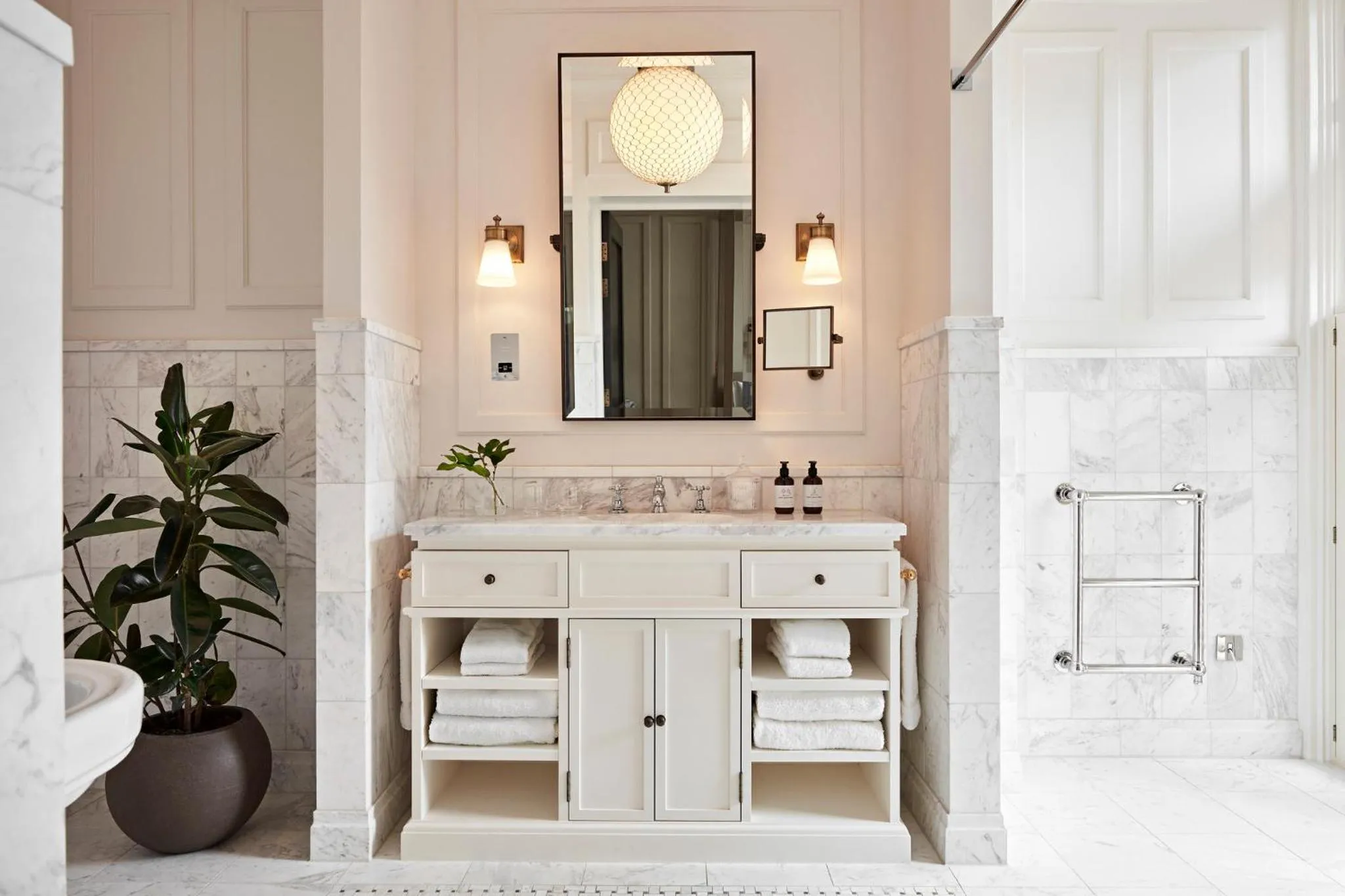 Photo of the whole room in Kimpton Fitzroy London by IHG