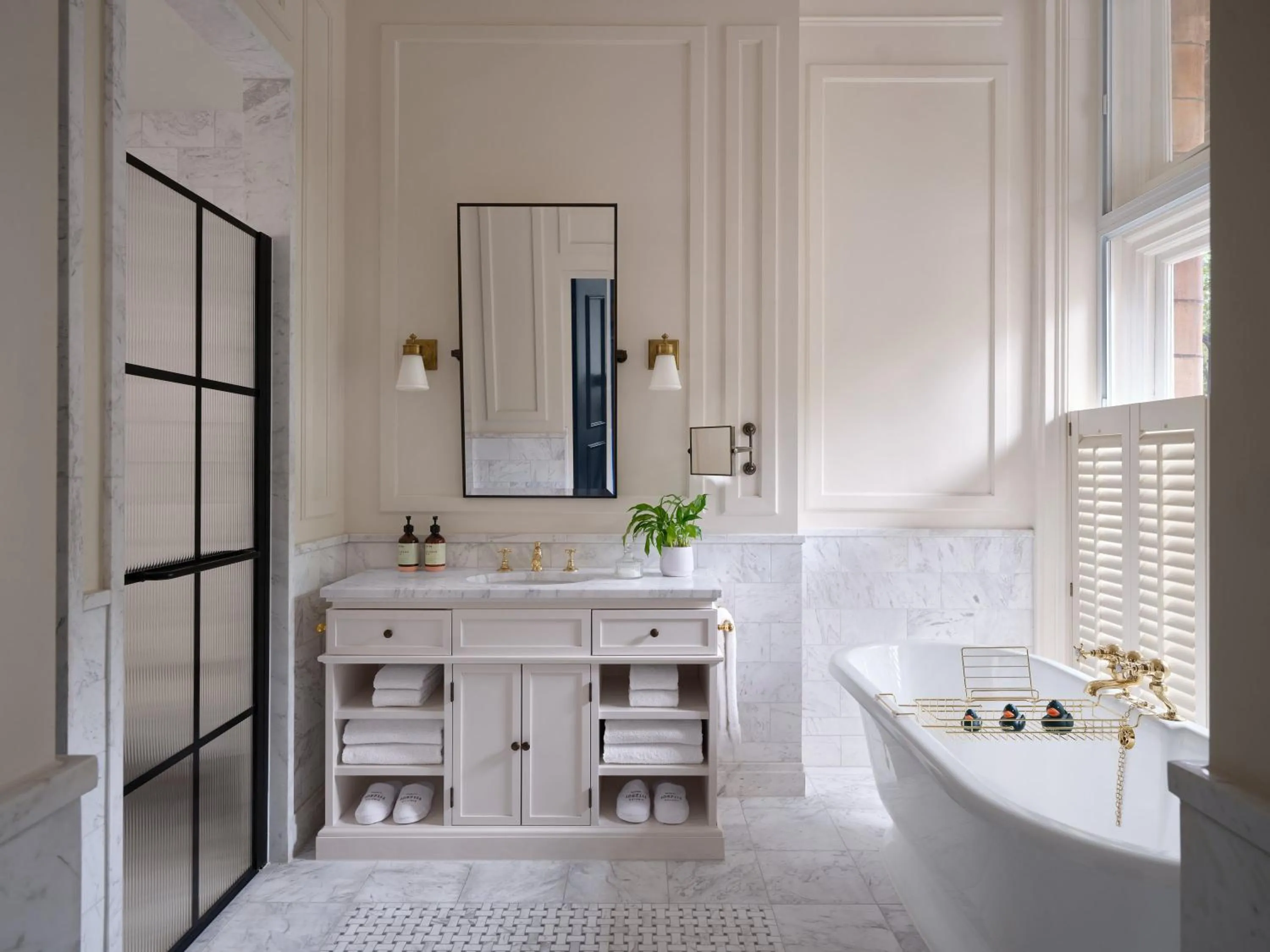 Photo of the whole room in Kimpton Fitzroy London by IHG