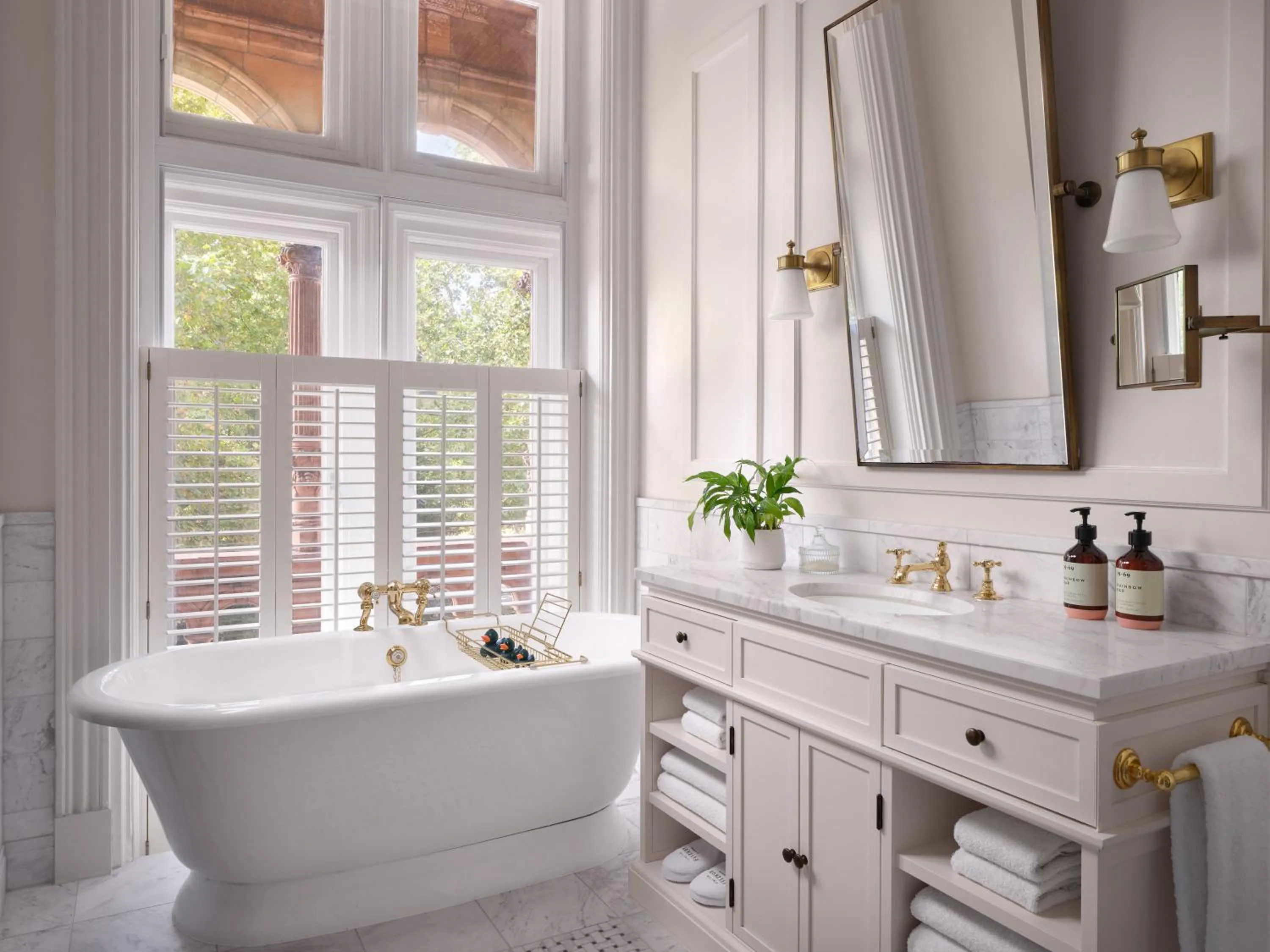 Photo of the whole room in Kimpton Fitzroy London by IHG