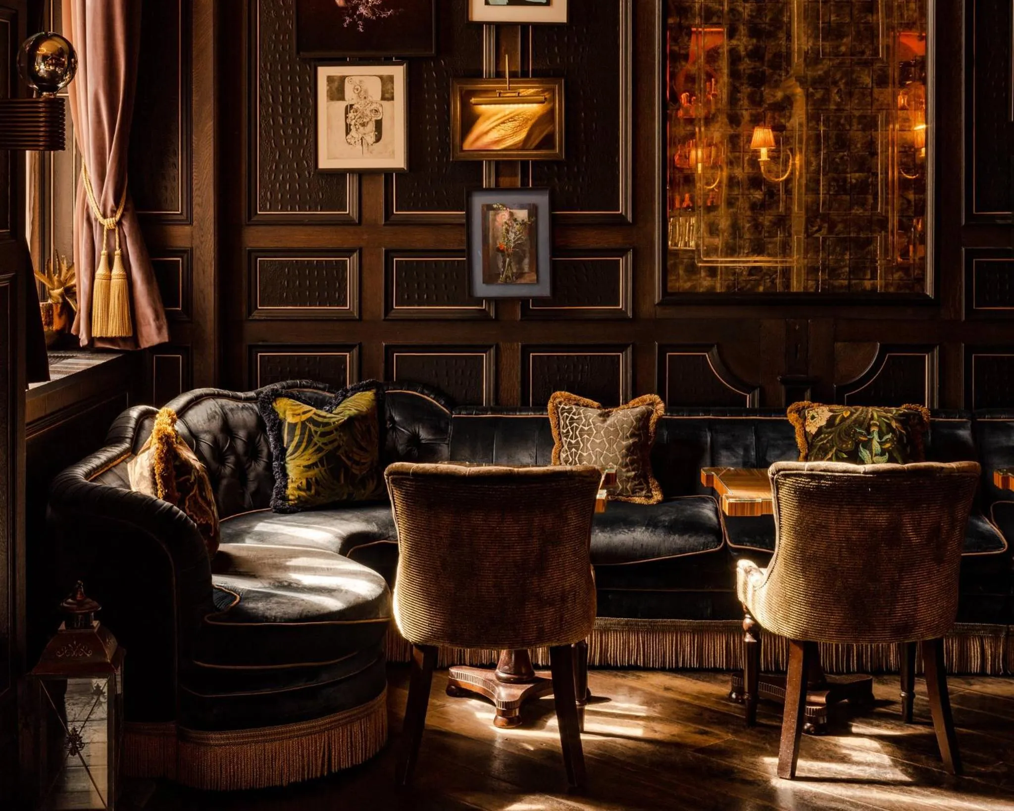 Lounge or bar in Kimpton Fitzroy London by IHG