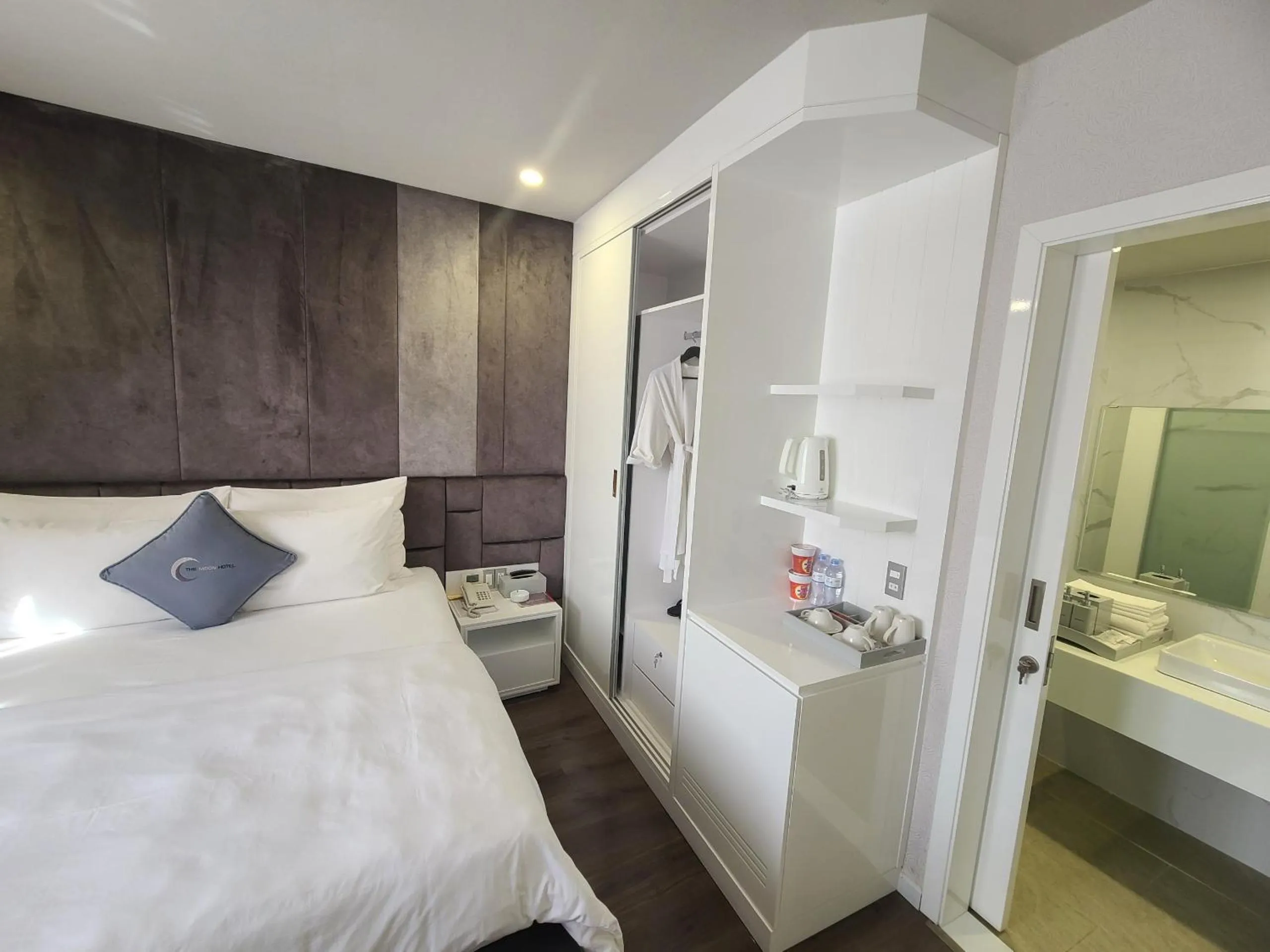 Bed in The Moon Hotel 3