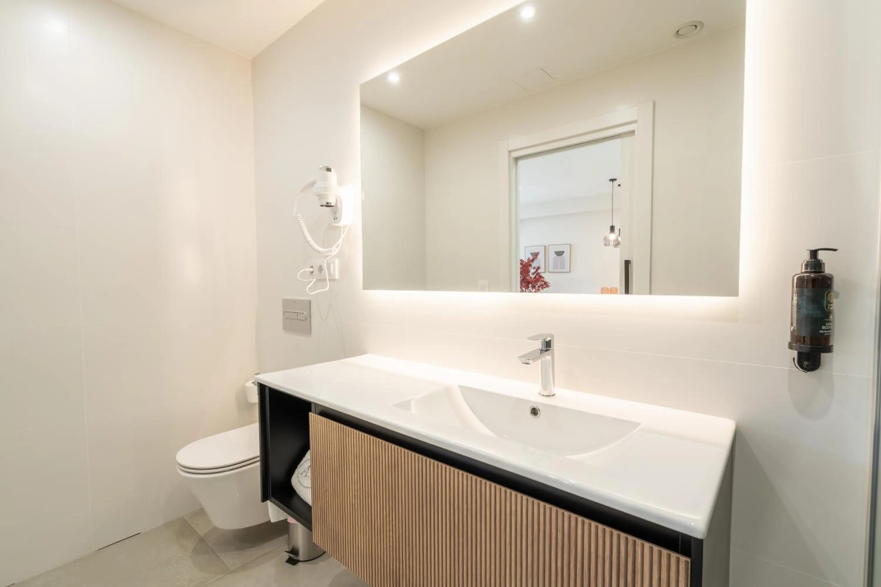 Toilet in Cíes Luxury Suitel Areosa 22