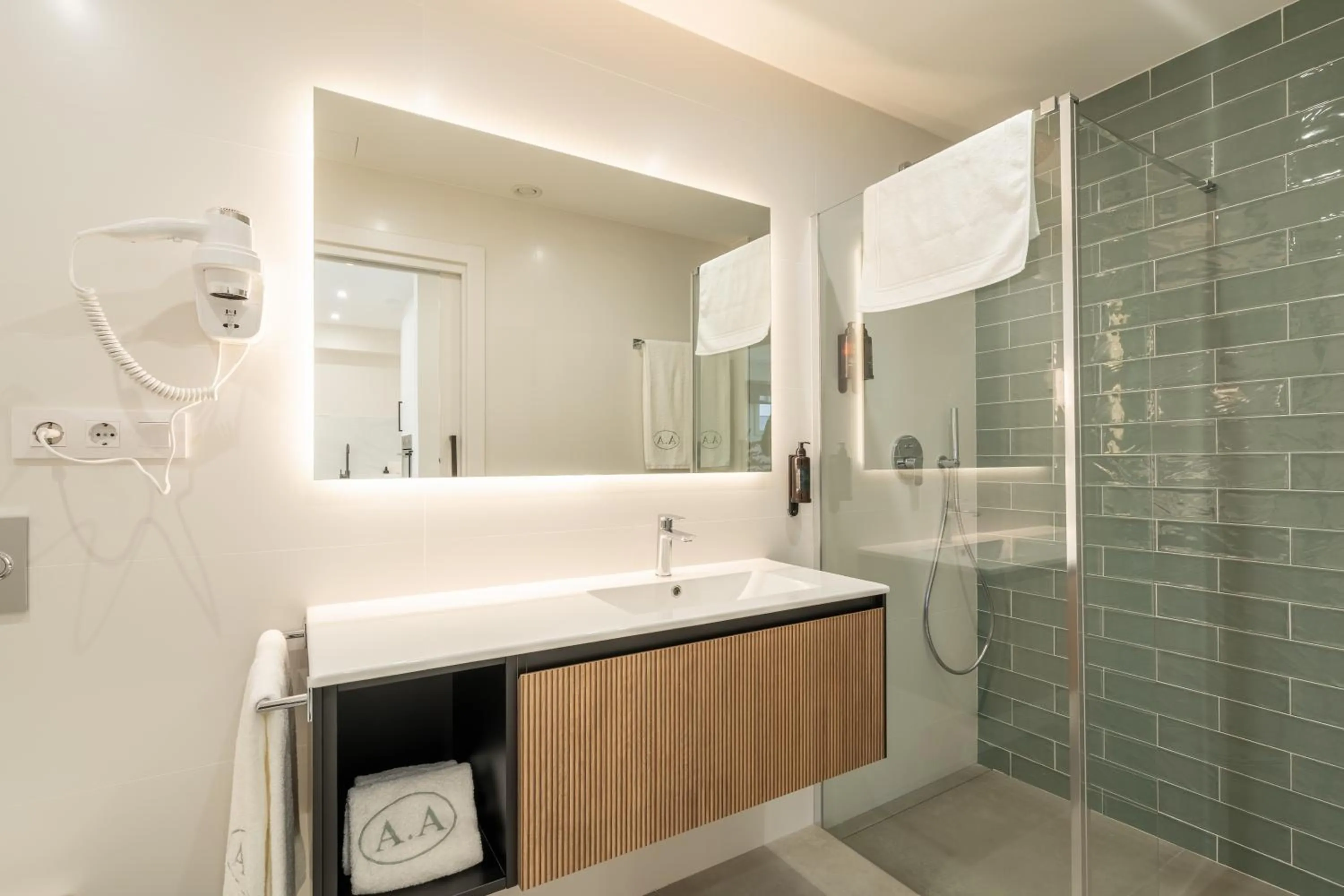 Shower in Cíes Luxury Suitel Areosa 22