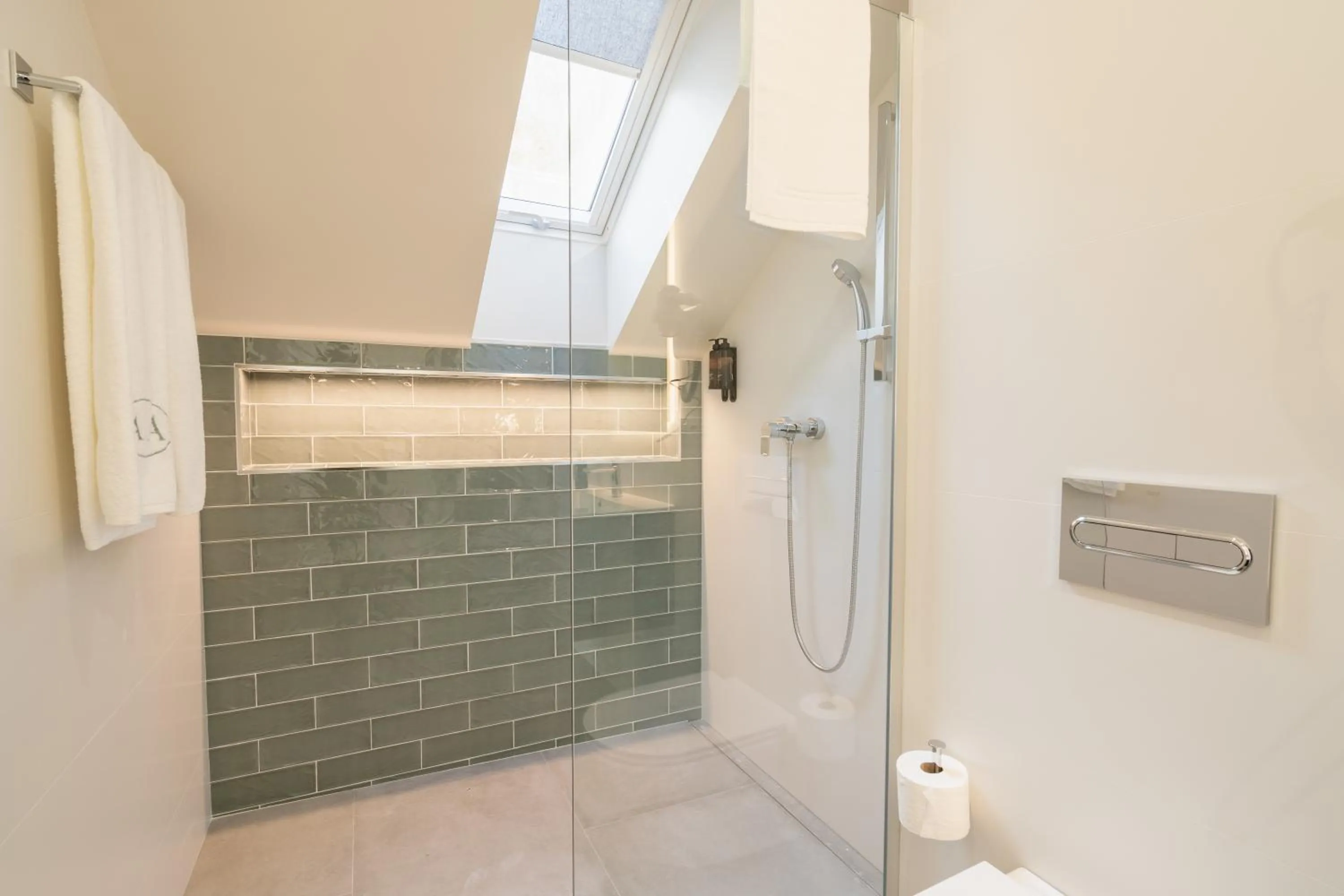 Shower in Cíes Luxury Suitel Areosa 22