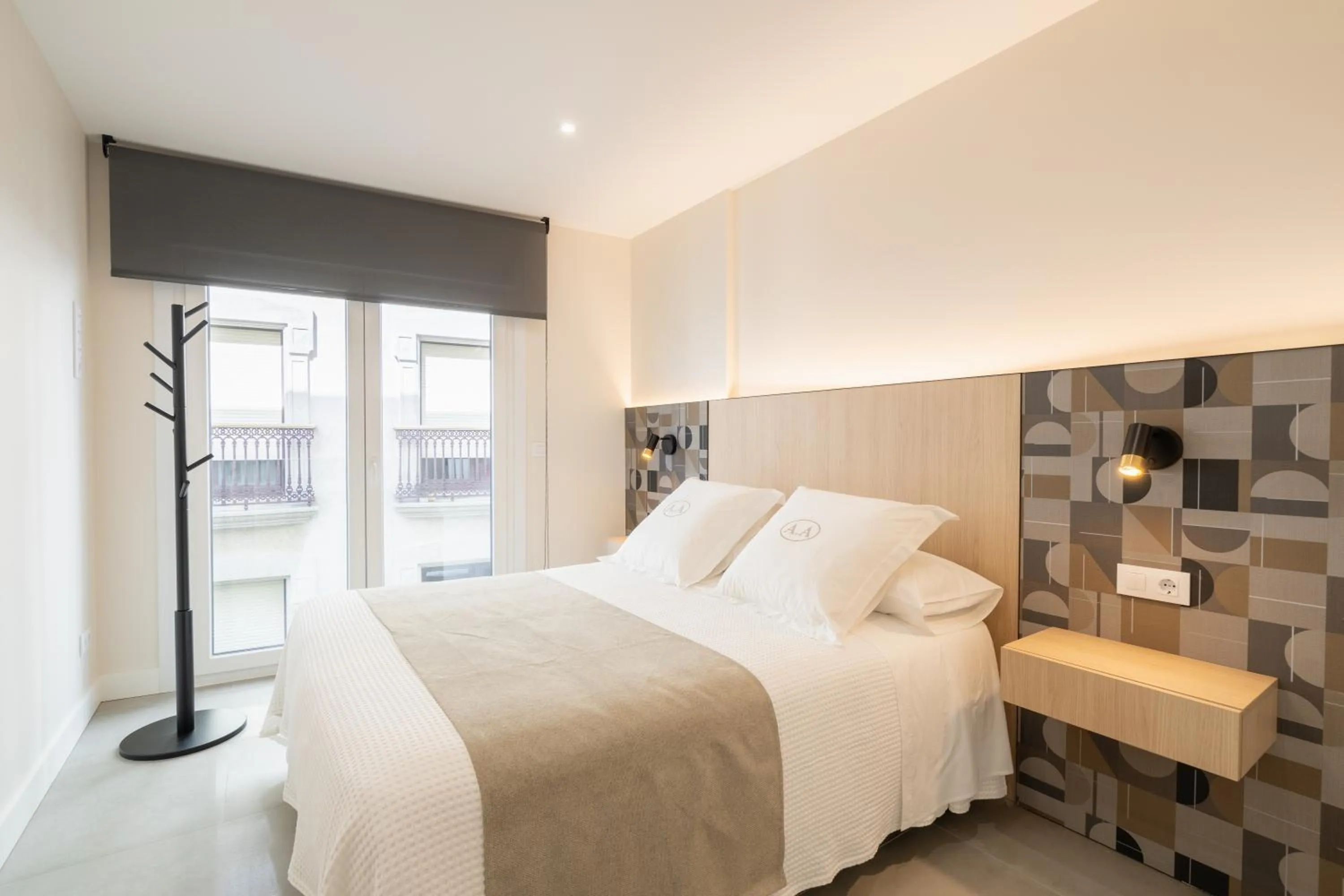 Photo of the whole room, Bed in Cíes Luxury Suitel Areosa 22