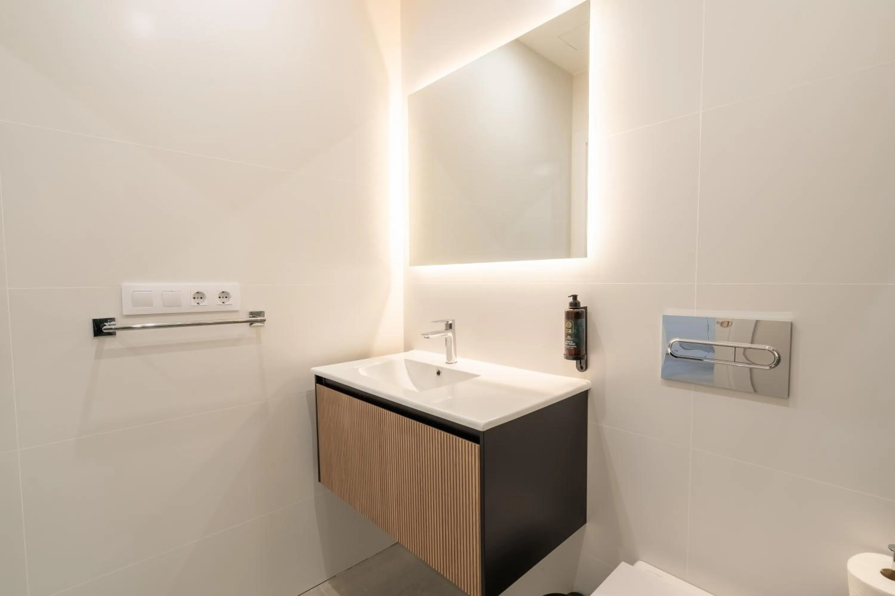 Toilet in Cíes Luxury Suitel Areosa 22