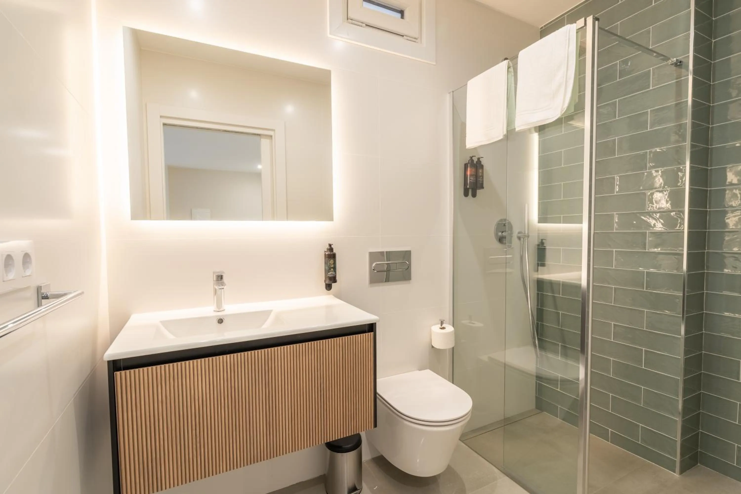 Shower in Cíes Luxury Suitel Areosa 22