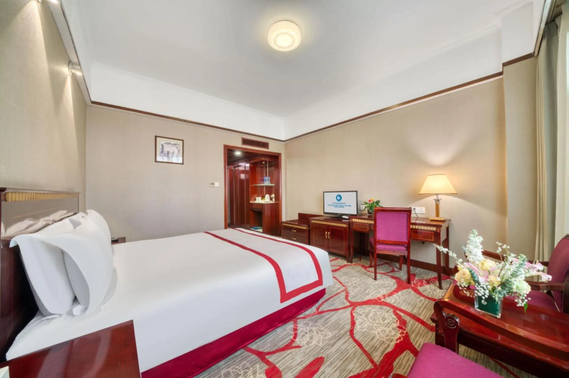 Bedroom, Bed in Hangzhou Haiwaihai Communication Hotel