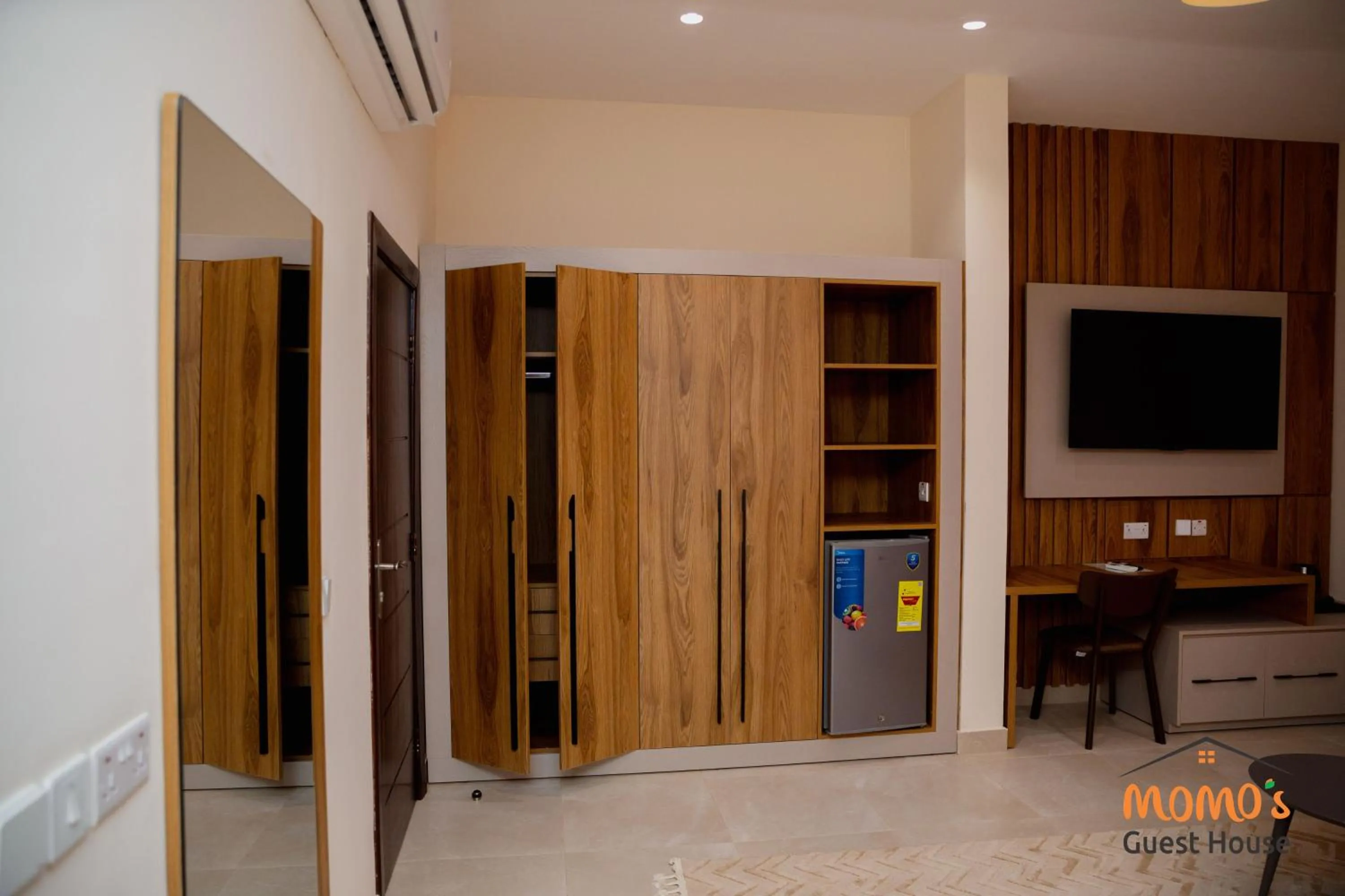 TV and multimedia in Momo's Hotel