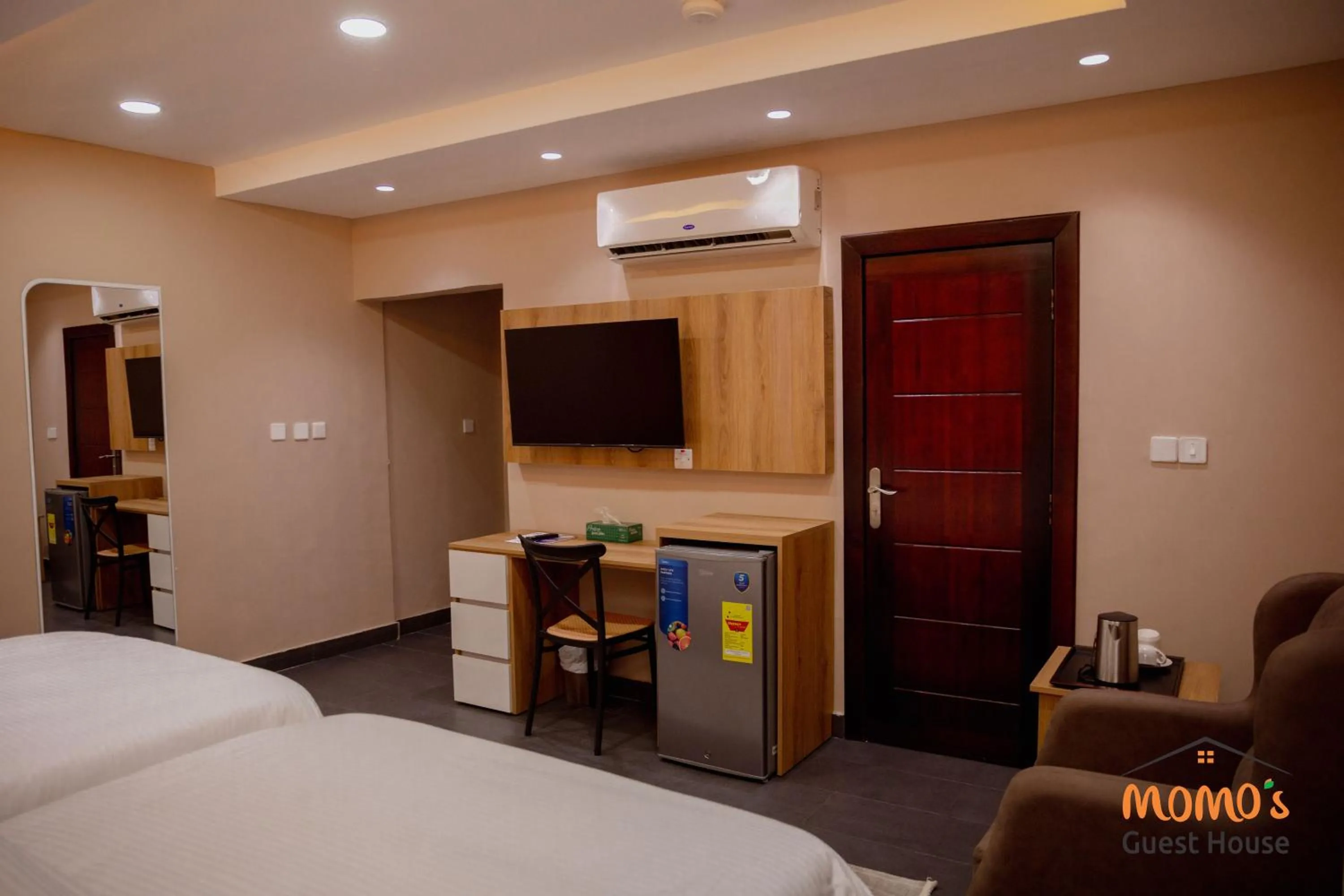 TV and multimedia, Bed in Momo's Hotel