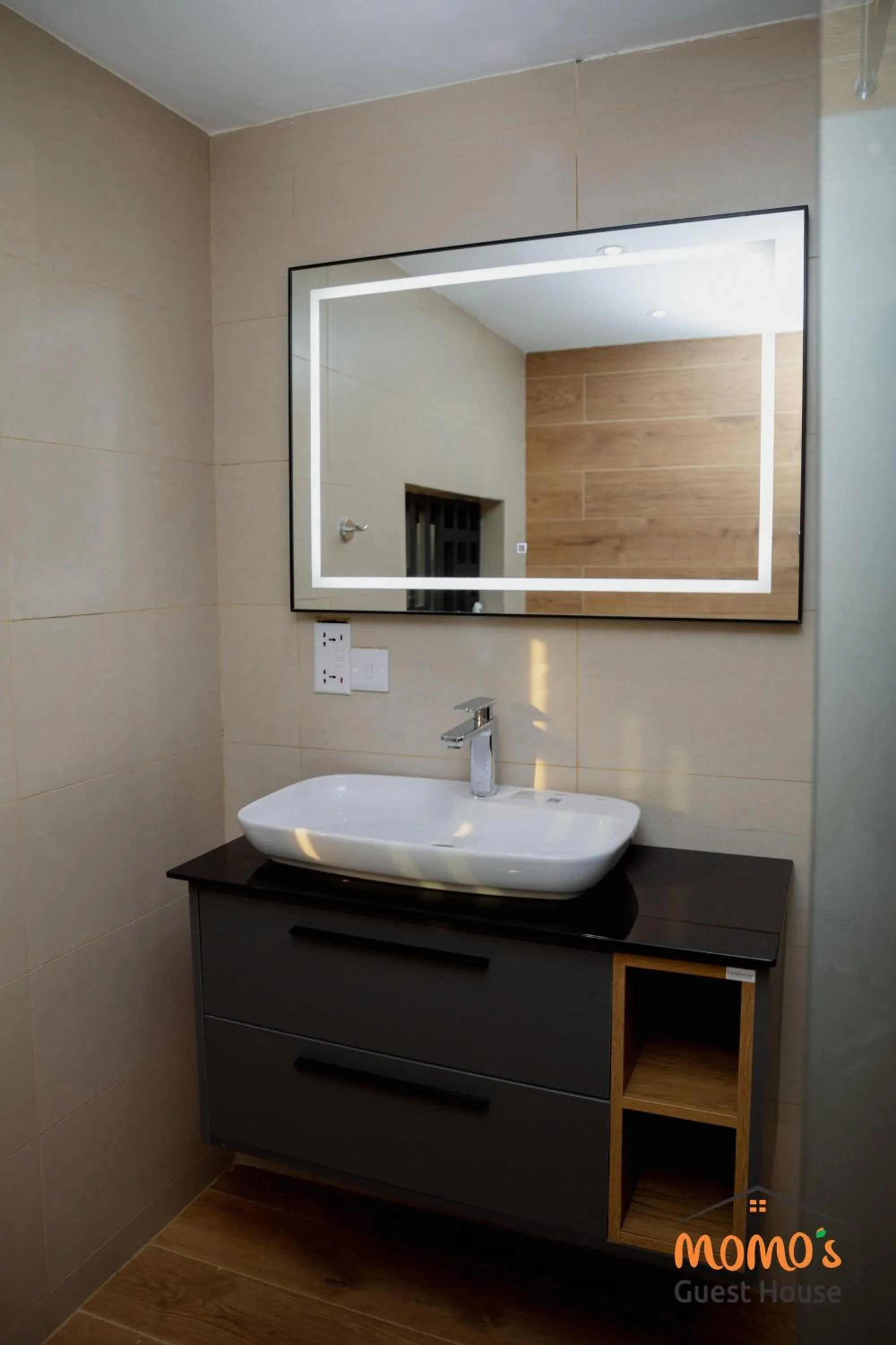 Bathroom in Momo's Hotel