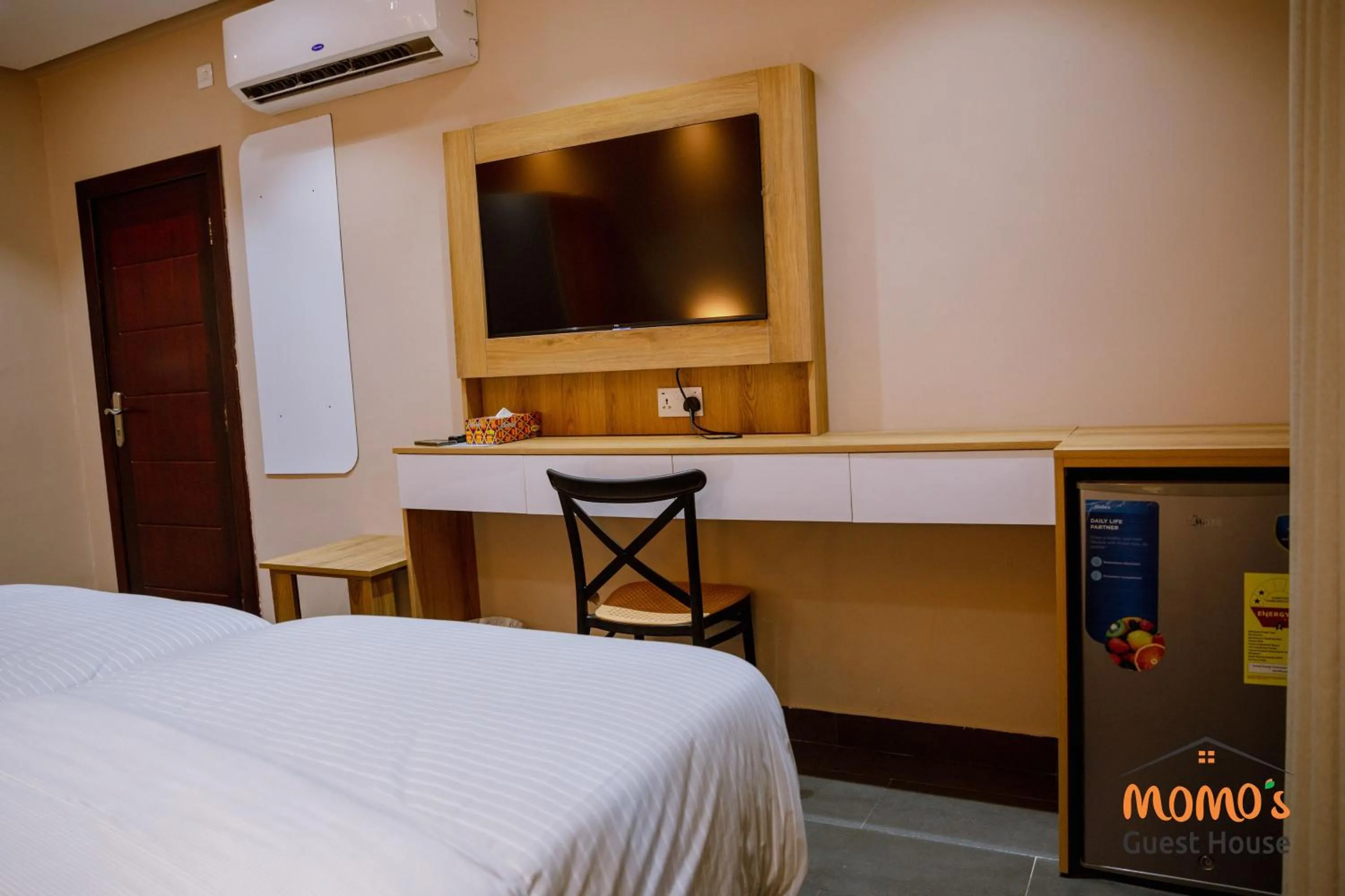 TV and multimedia, Bed in Momo's Hotel