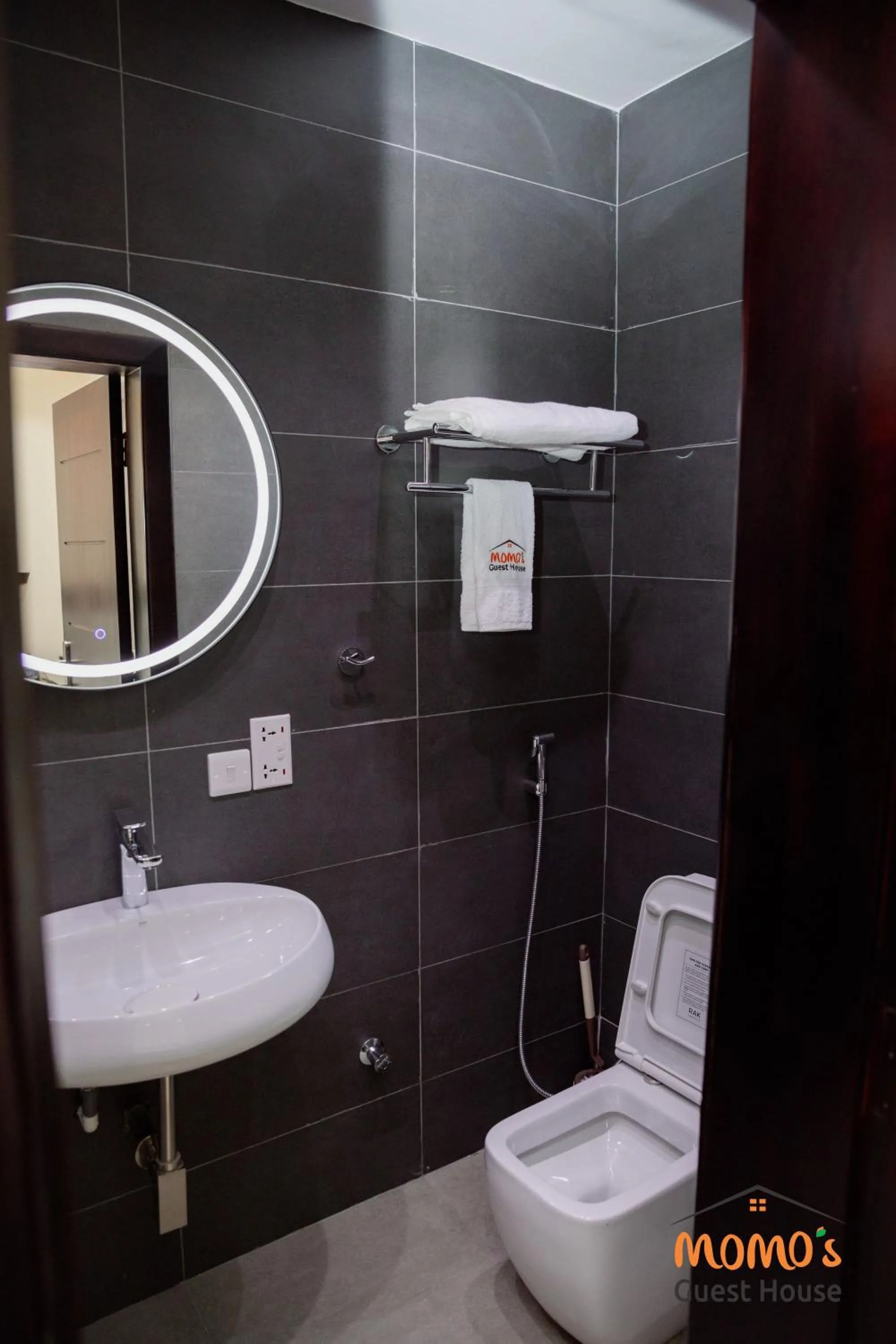 Toilet in Momo's Hotel