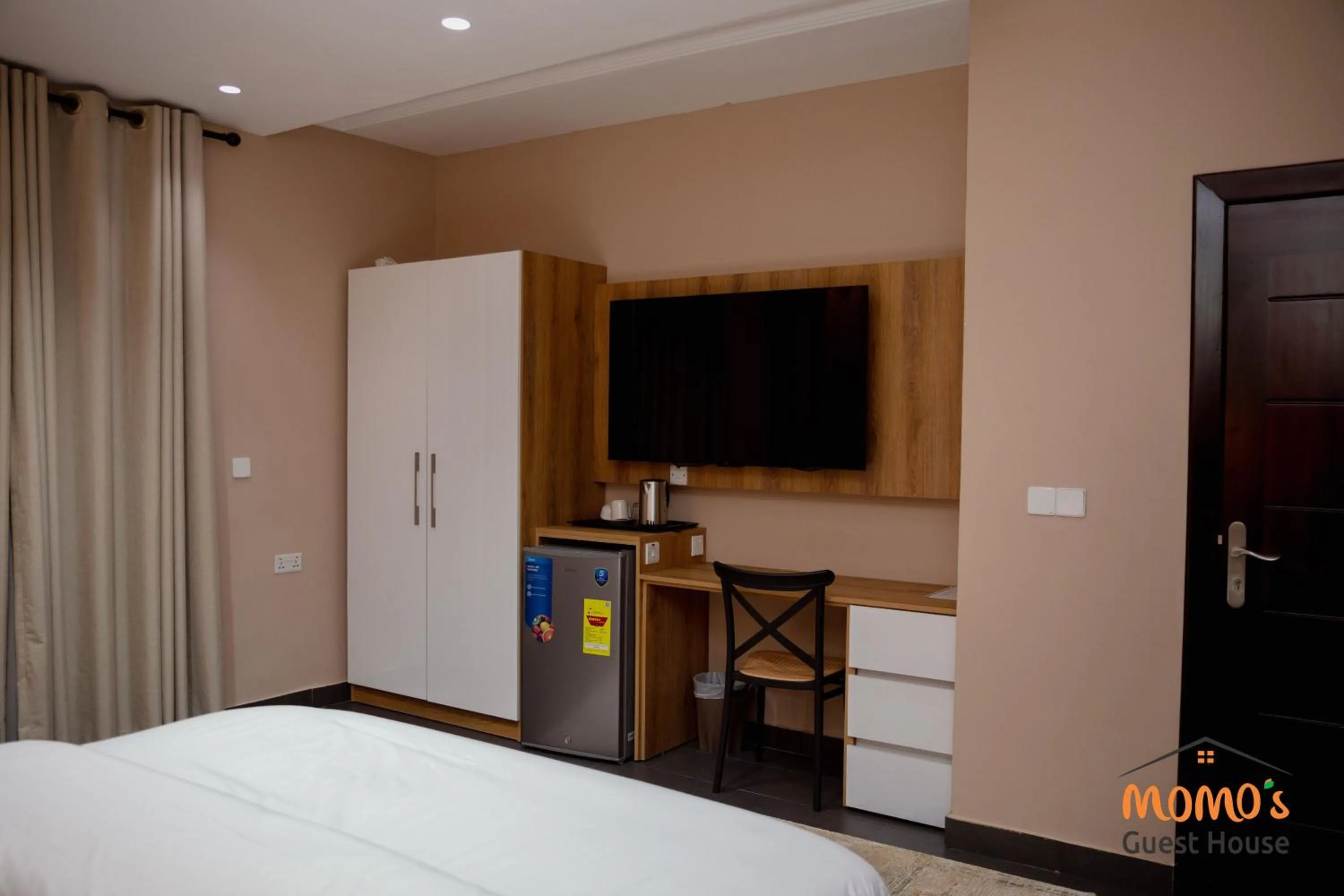 TV and multimedia, Bed in Momo's Hotel