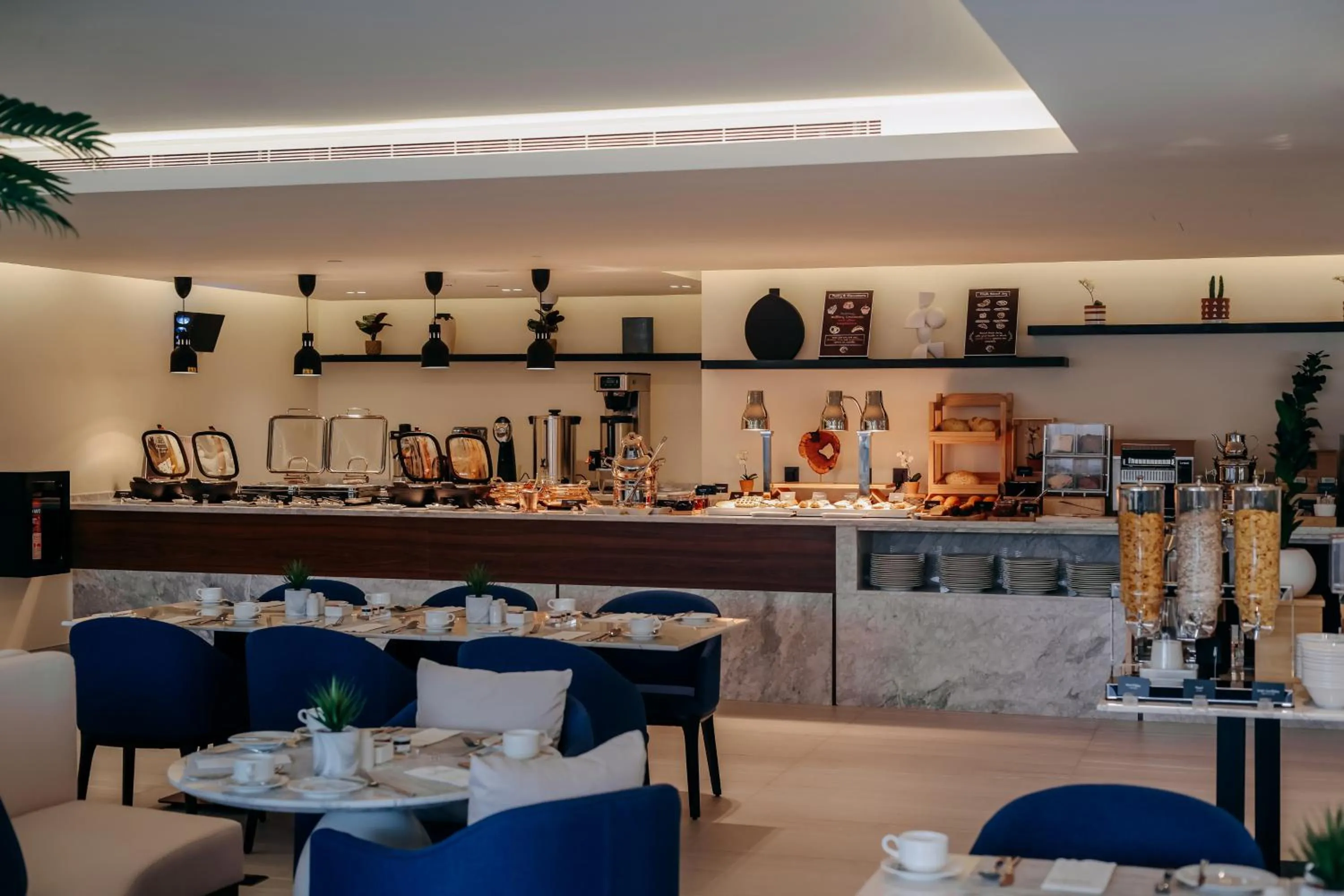 Restaurant/places to eat in Nova M Hotel Olaya Riyadh edge By Rotana