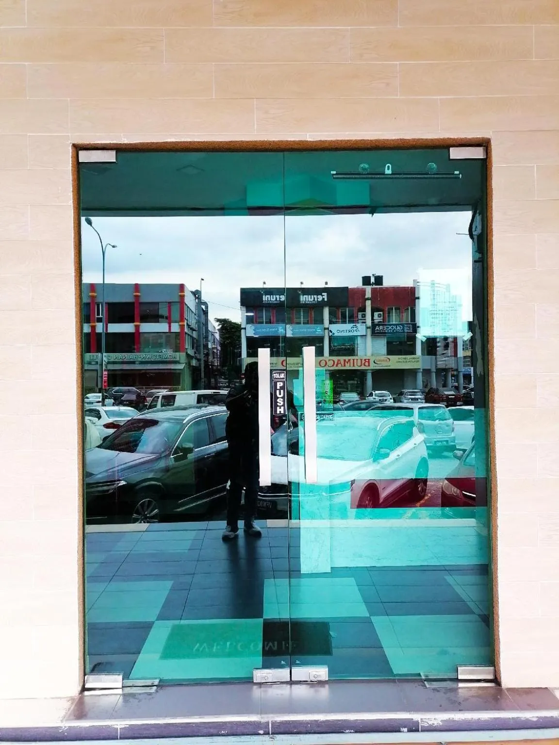 DE GLORY HOTEL UsJ 21