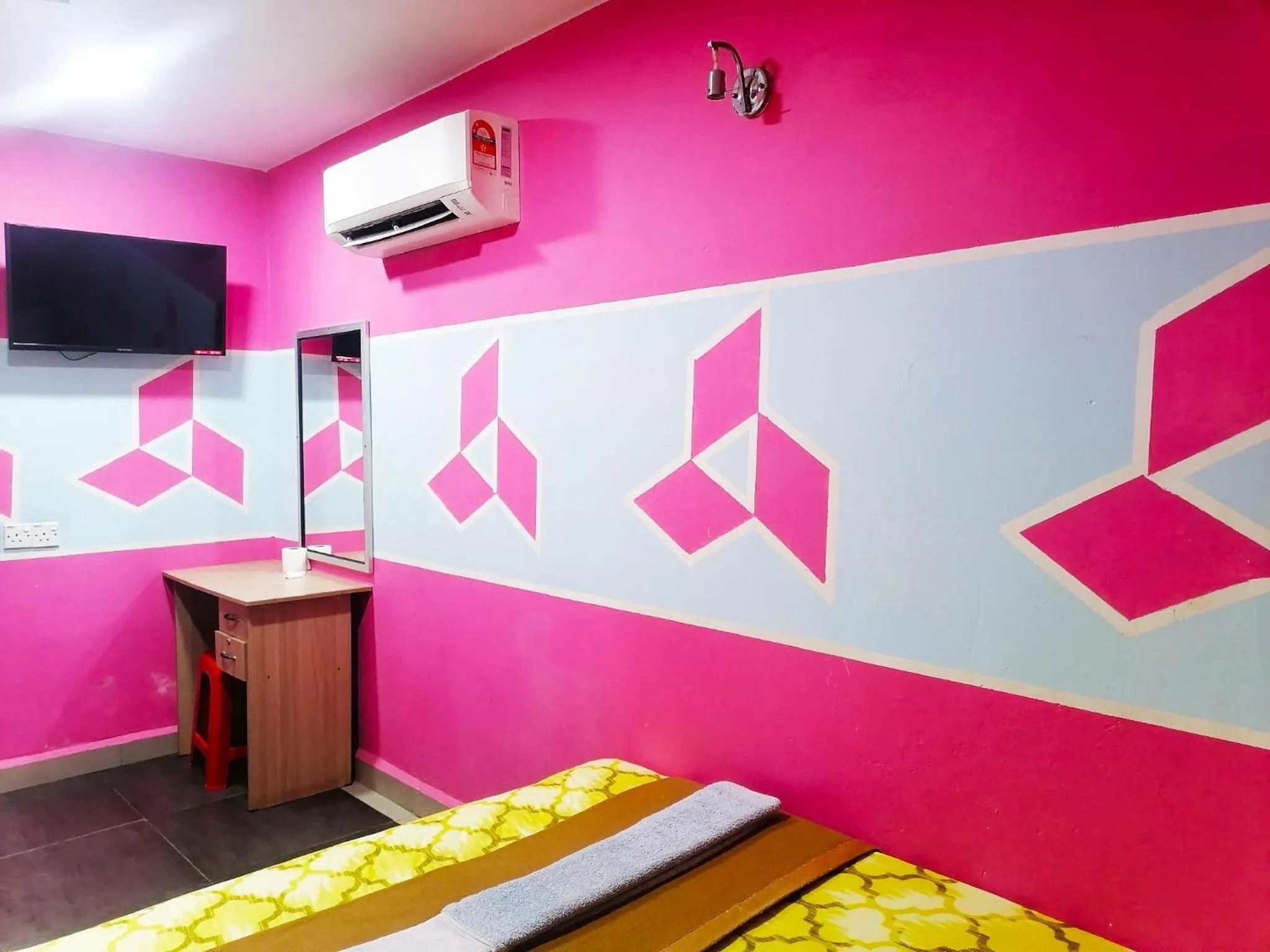 TV and multimedia in DE GLORY HOTEL UsJ 21