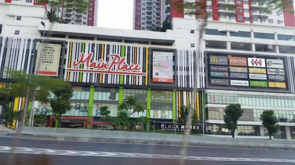 Nearby landmark in DE GLORY HOTEL UsJ 21