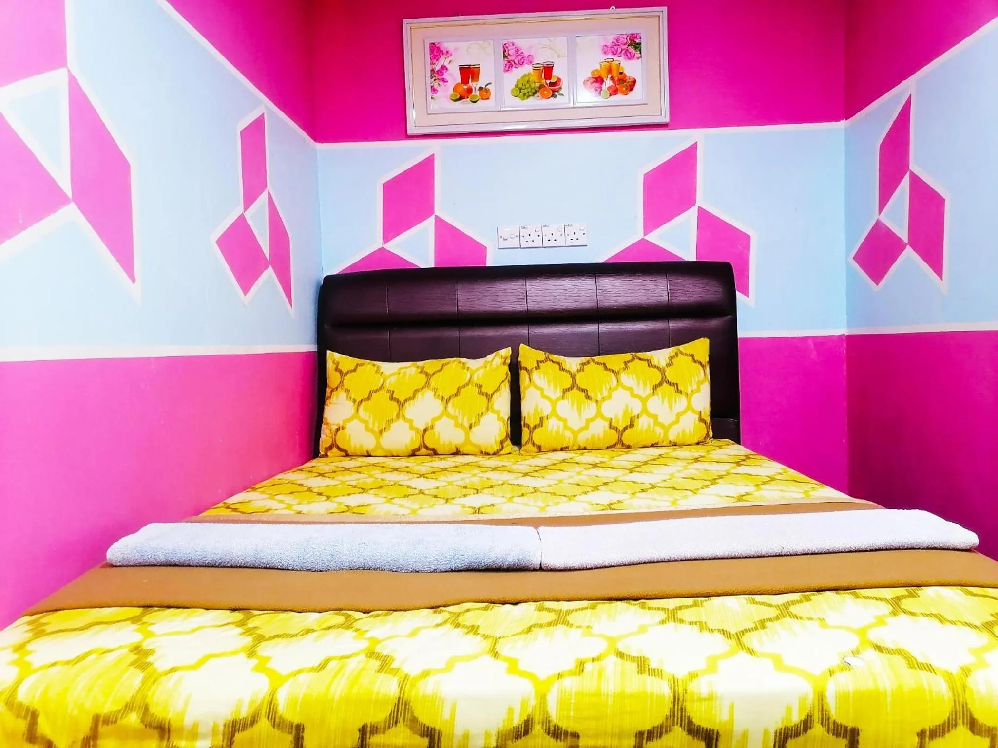 Bed in DE GLORY HOTEL UsJ 21