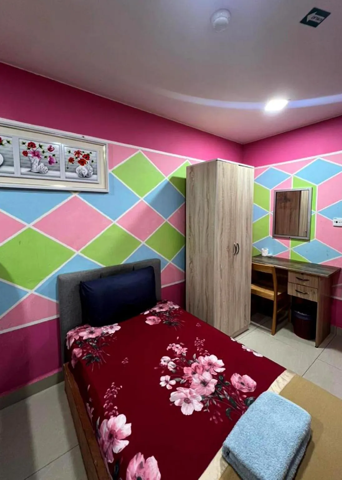 Bed in DE GLORY HOTEL UsJ 21