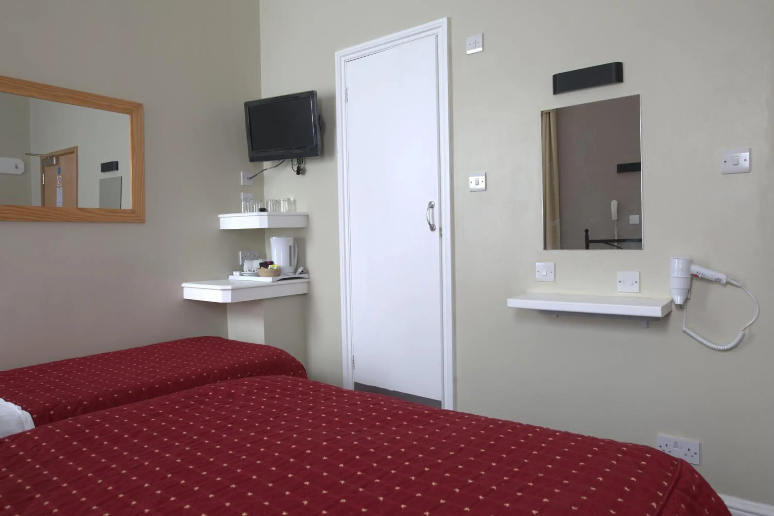 Single Room with Private Bathroom in Central Hotel Single Room with Private Bathroom in Central Hotel