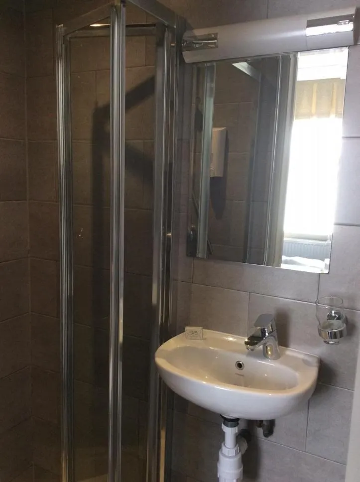 Shower in Central Hotel