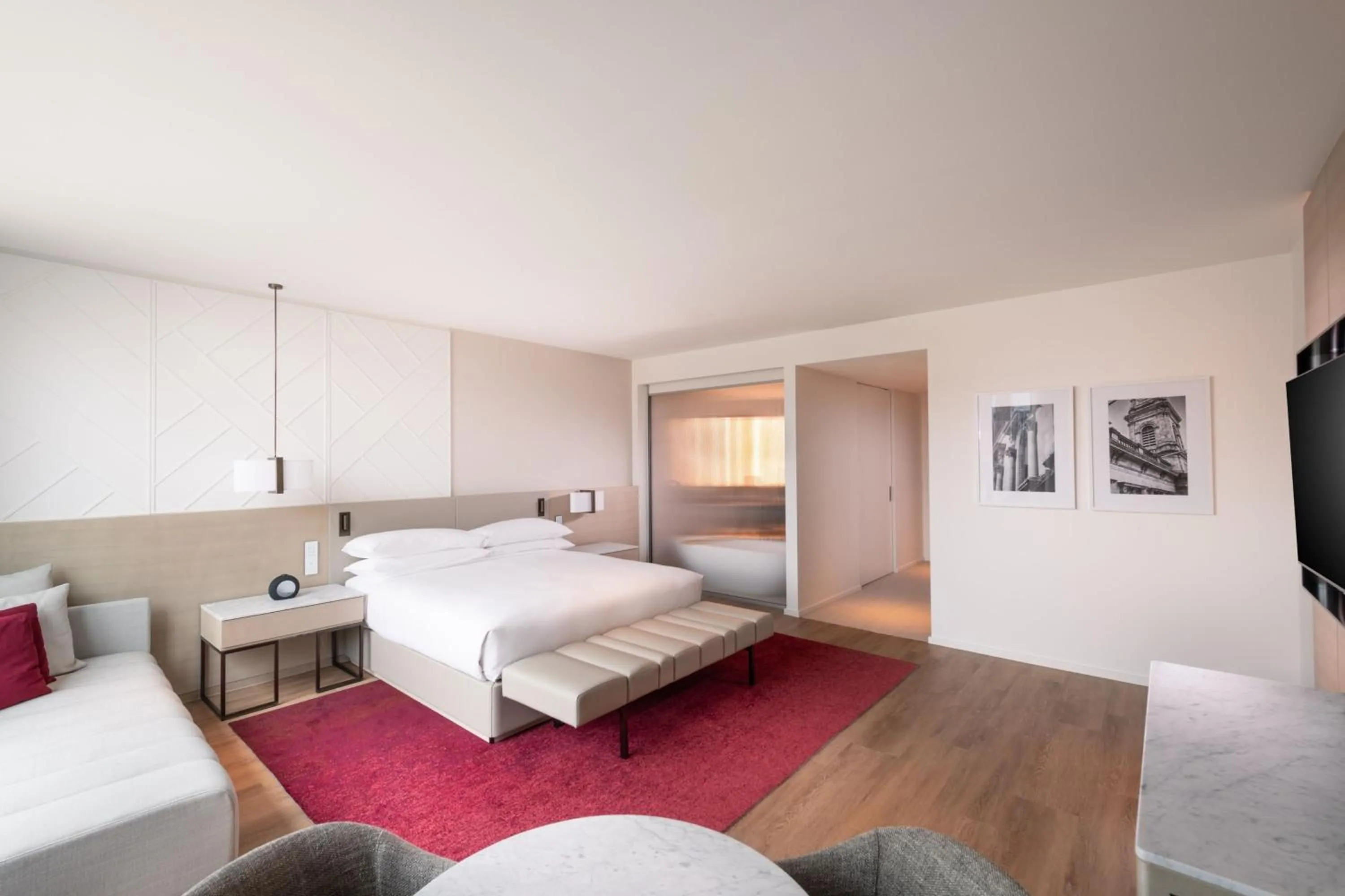 Lounge or bar, Bed in Adelaide Marriott Hotel