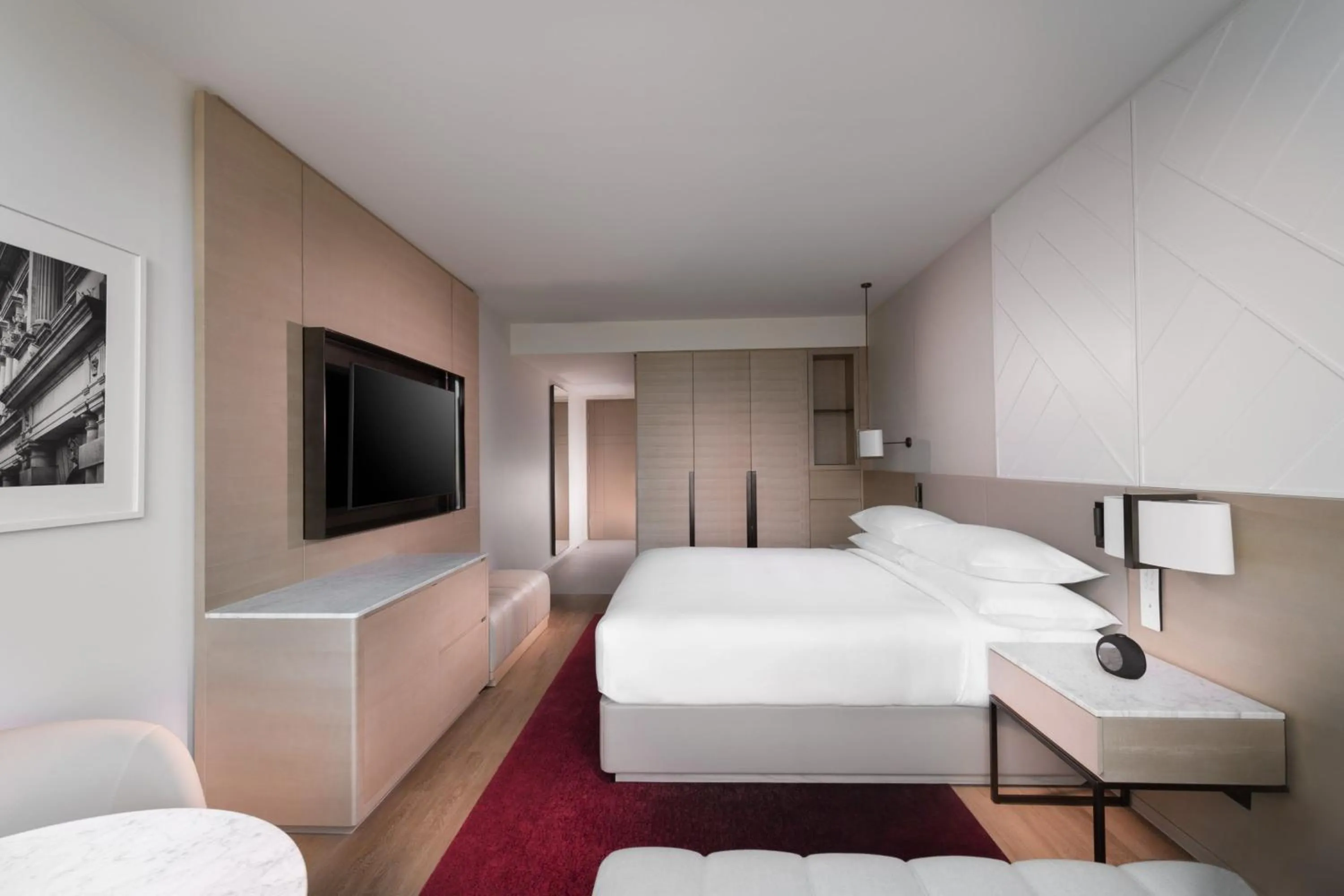 Photo of the whole room, Bed in Adelaide Marriott Hotel