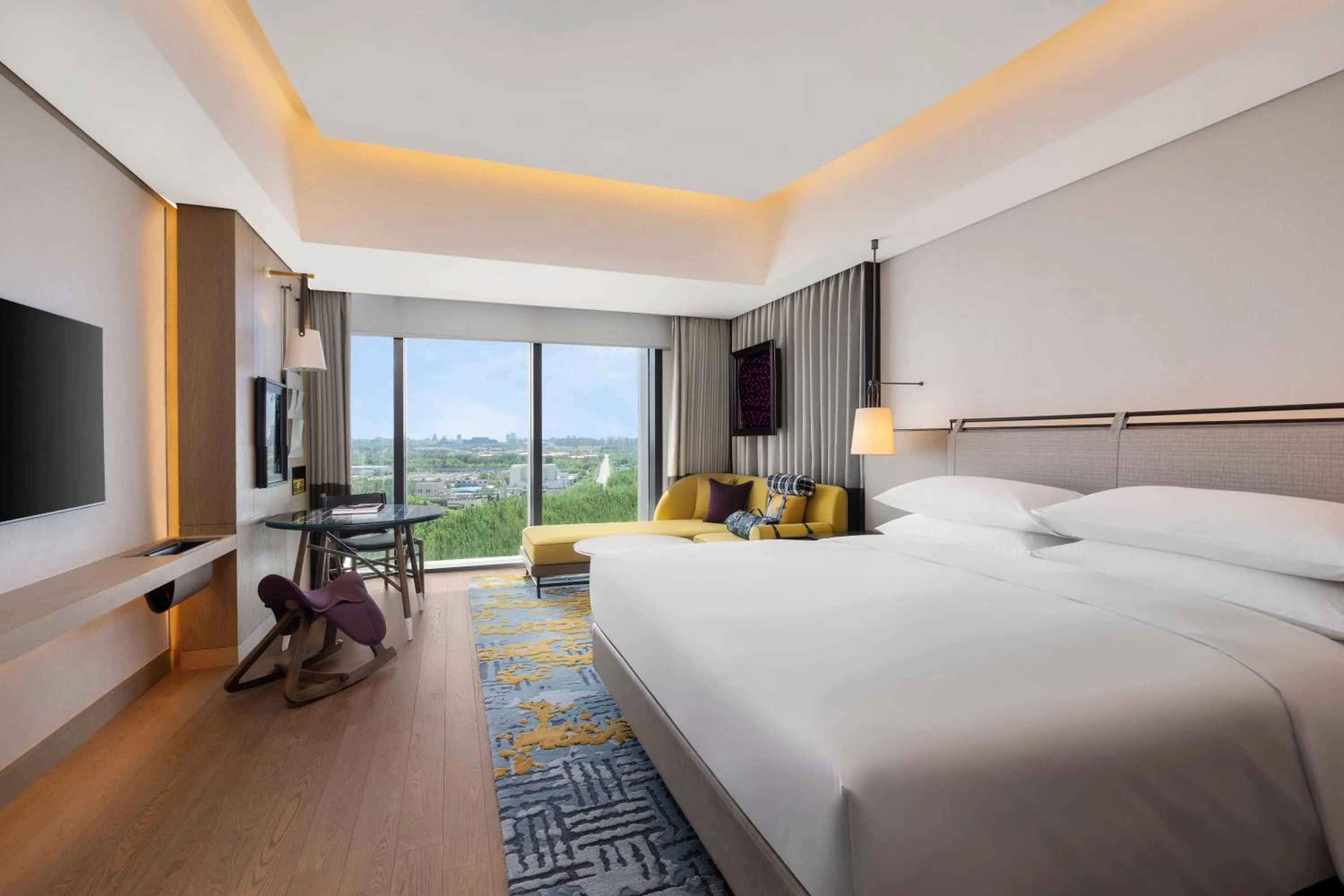 Photo of the whole room, Bed in Renaissance Beijing Haidian Hotel