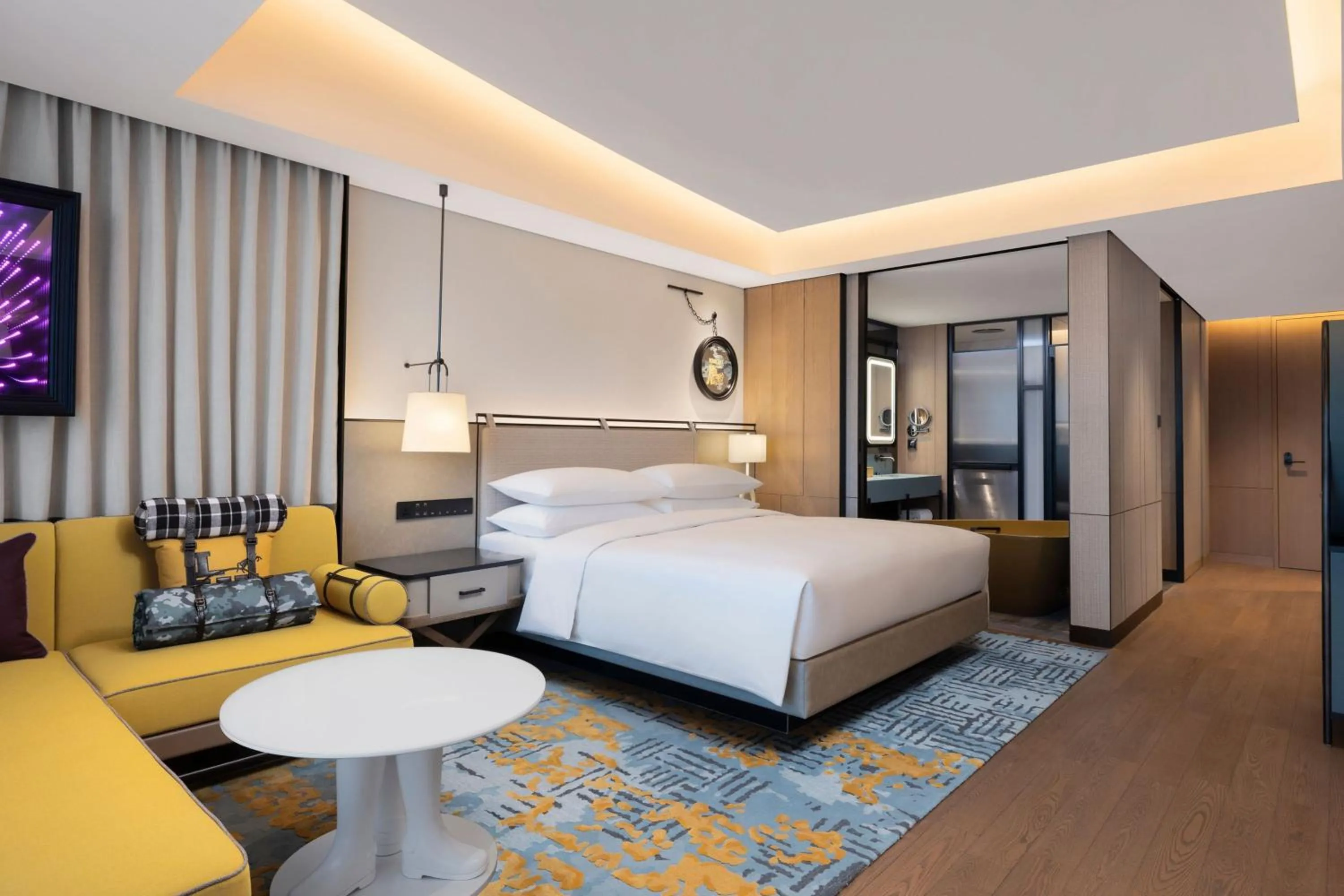 Photo of the whole room, Bed in Renaissance Beijing Haidian Hotel