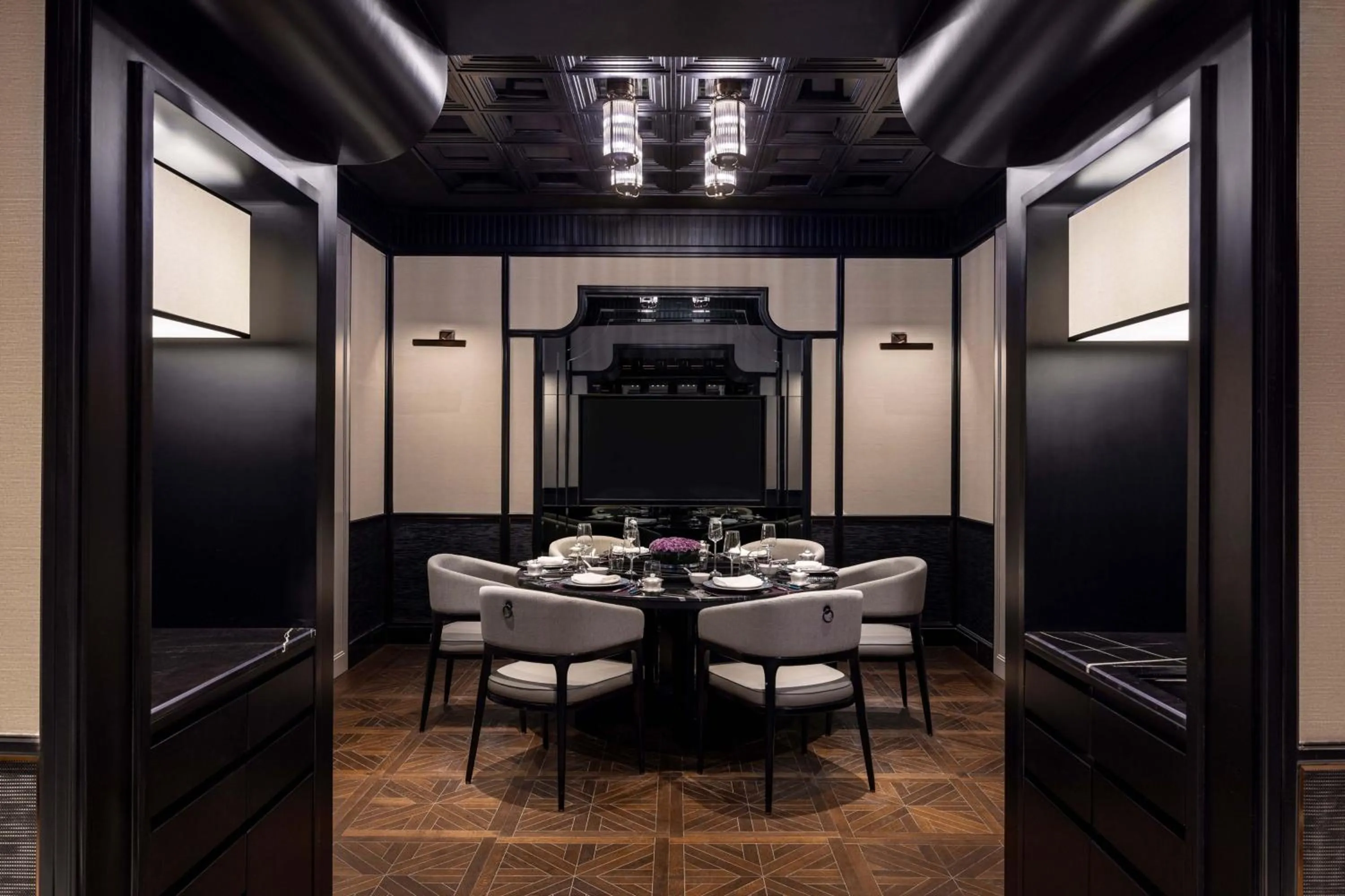 Restaurant/places to eat in Renaissance Beijing Haidian Hotel