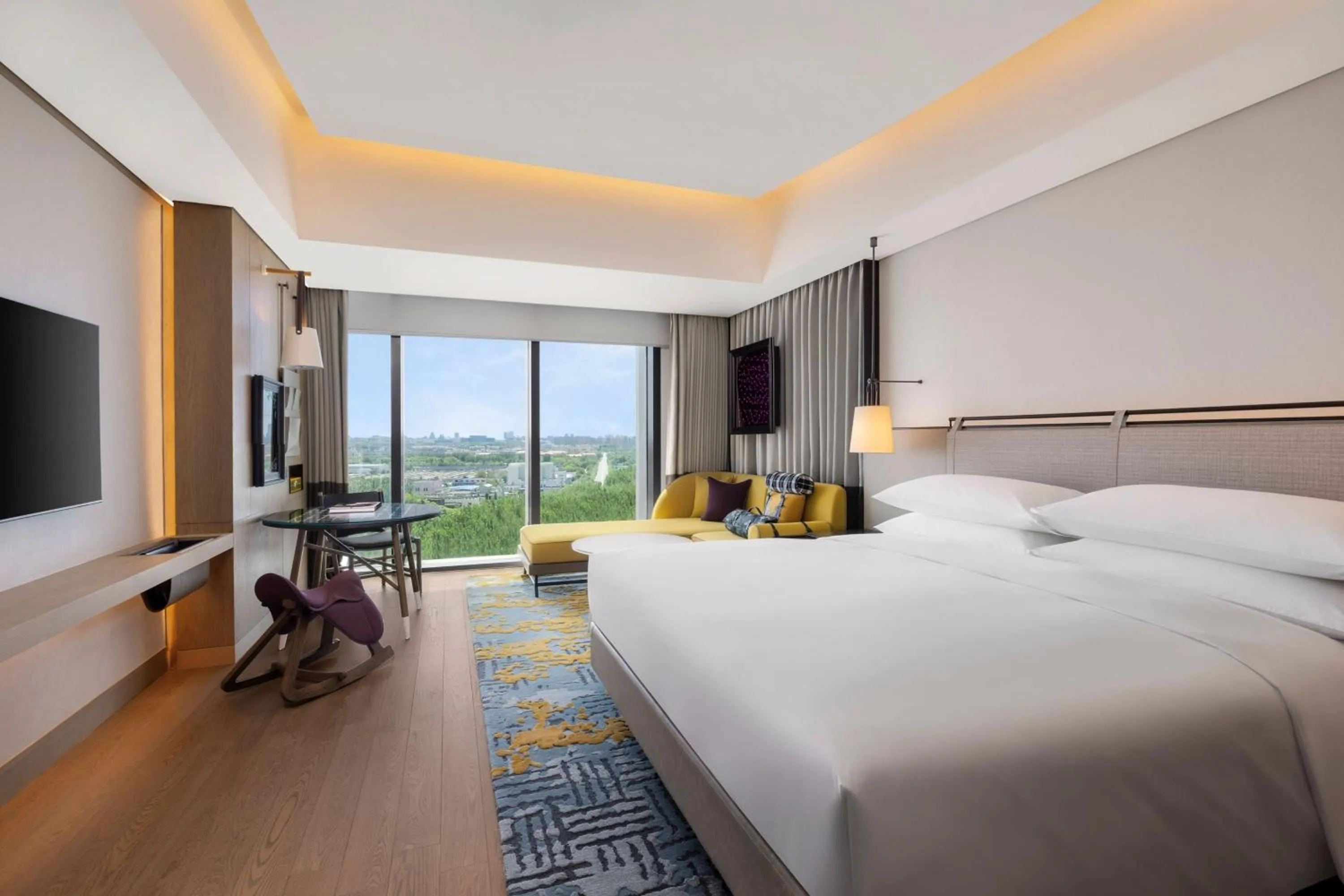 Photo of the whole room, Bed in Renaissance Beijing Haidian Hotel