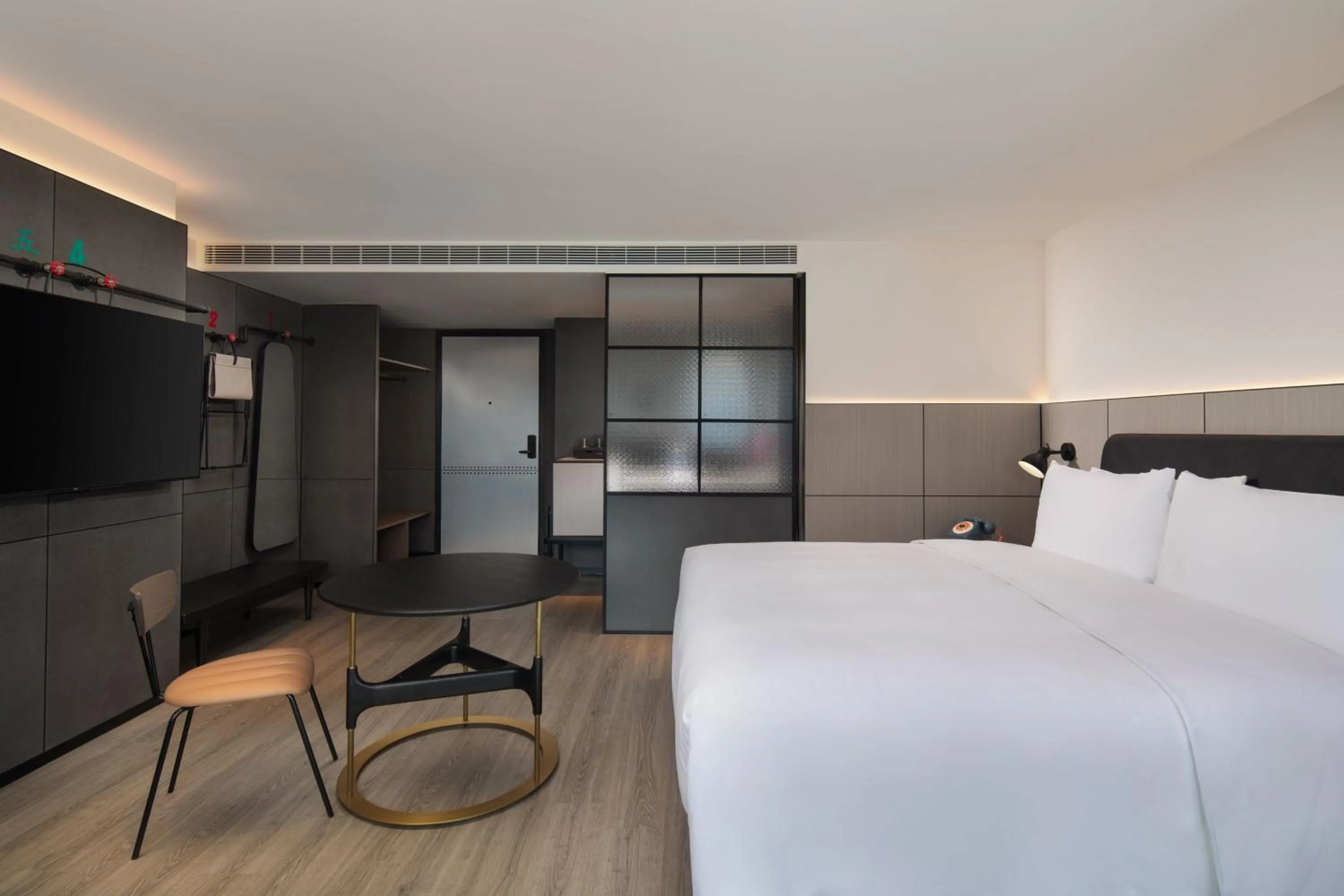 Photo of the whole room, Bed in Moxy Chongqing