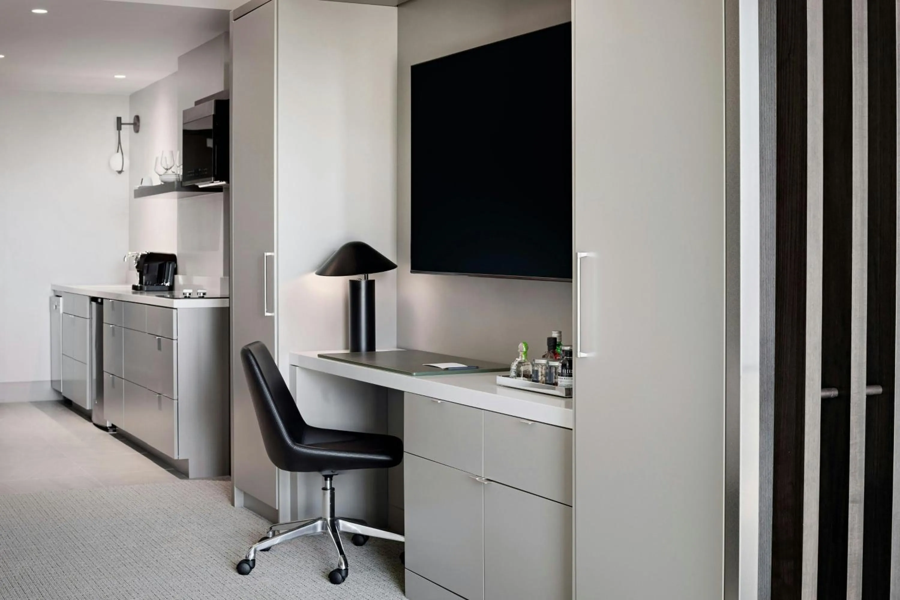 Kitchen or kitchenette in HALL Park Hotel, Autograph Collection