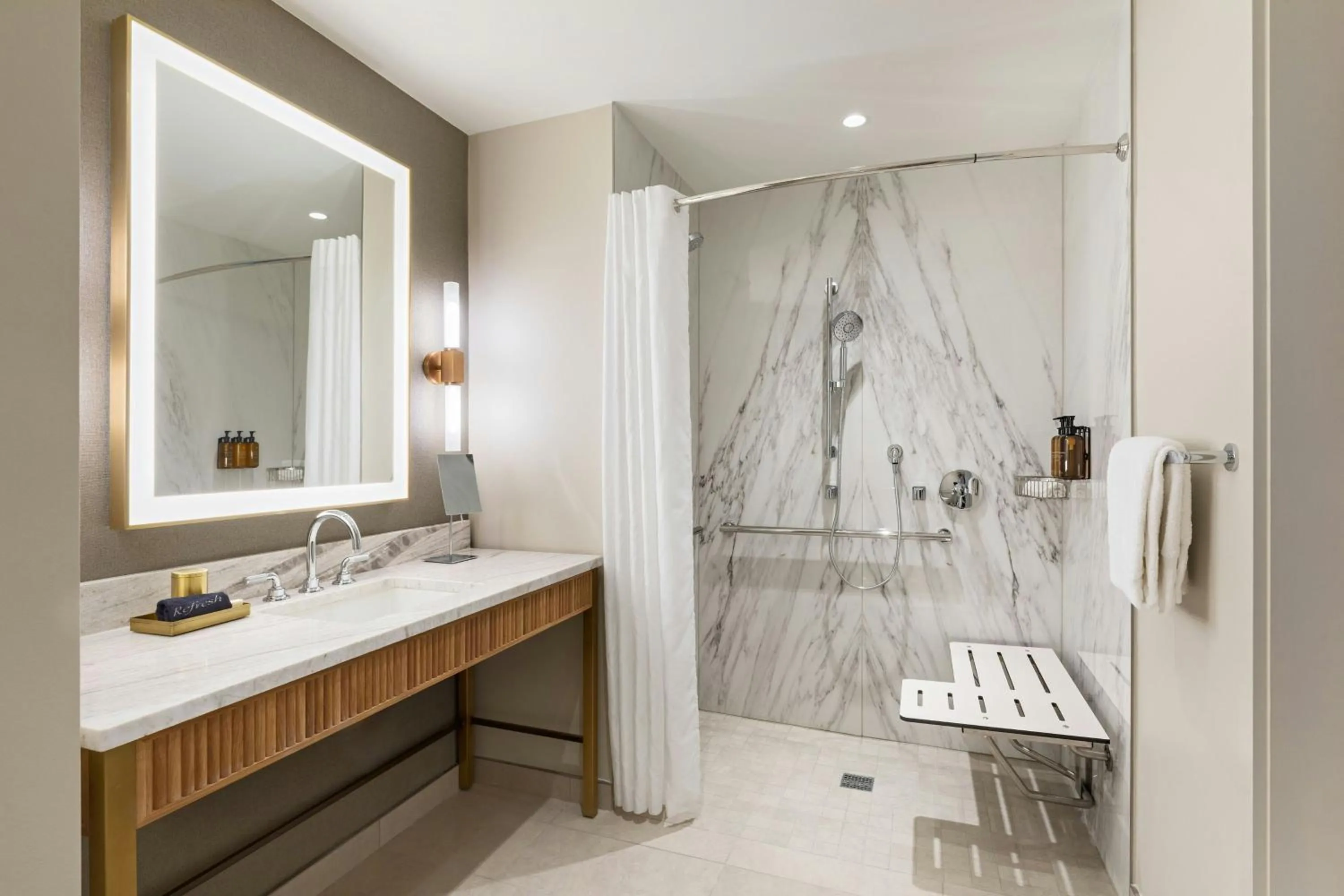 Bathroom in HALL Park Hotel, Autograph Collection