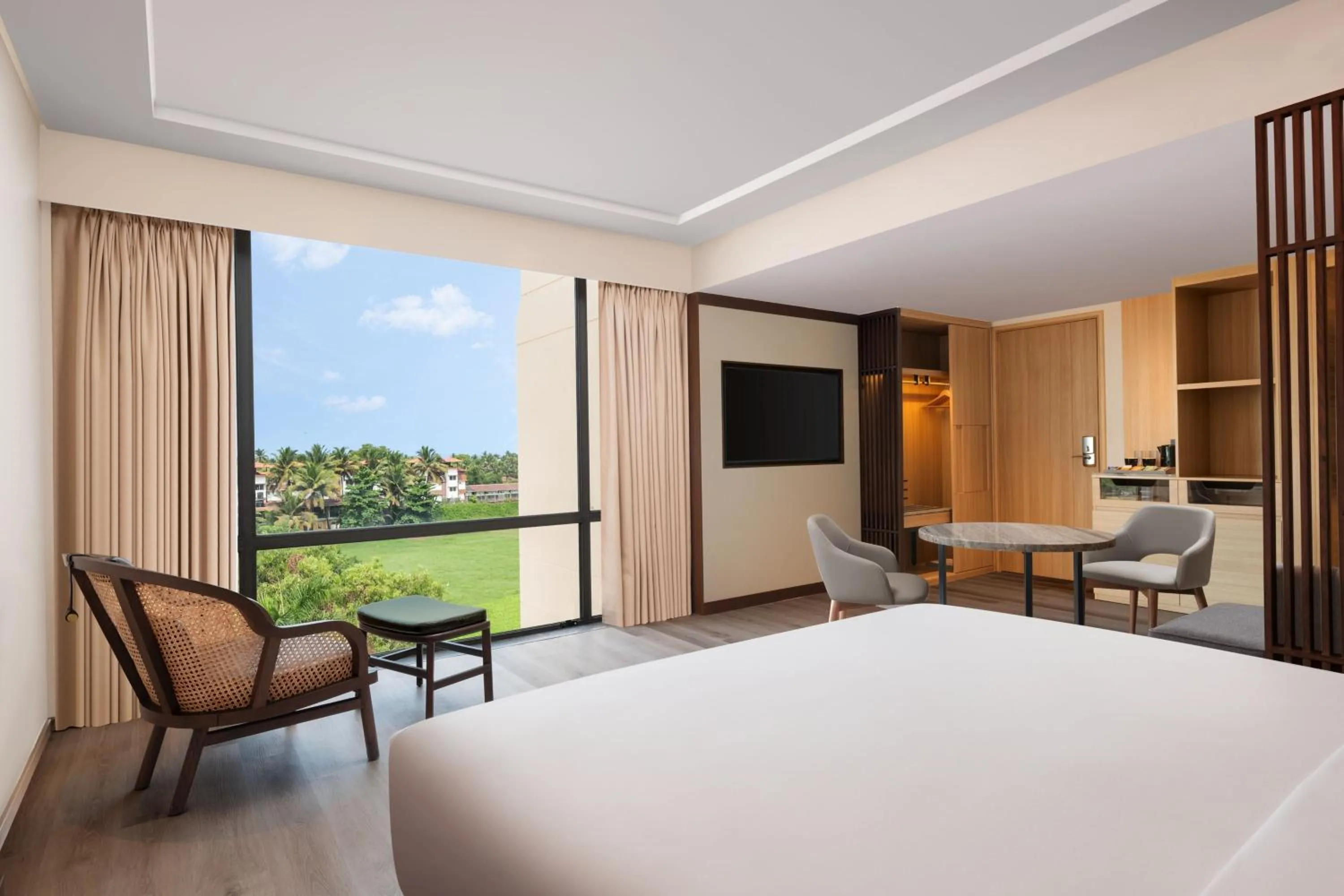 Bathroom, Bed in Courtyard by Marriott Goa Colva