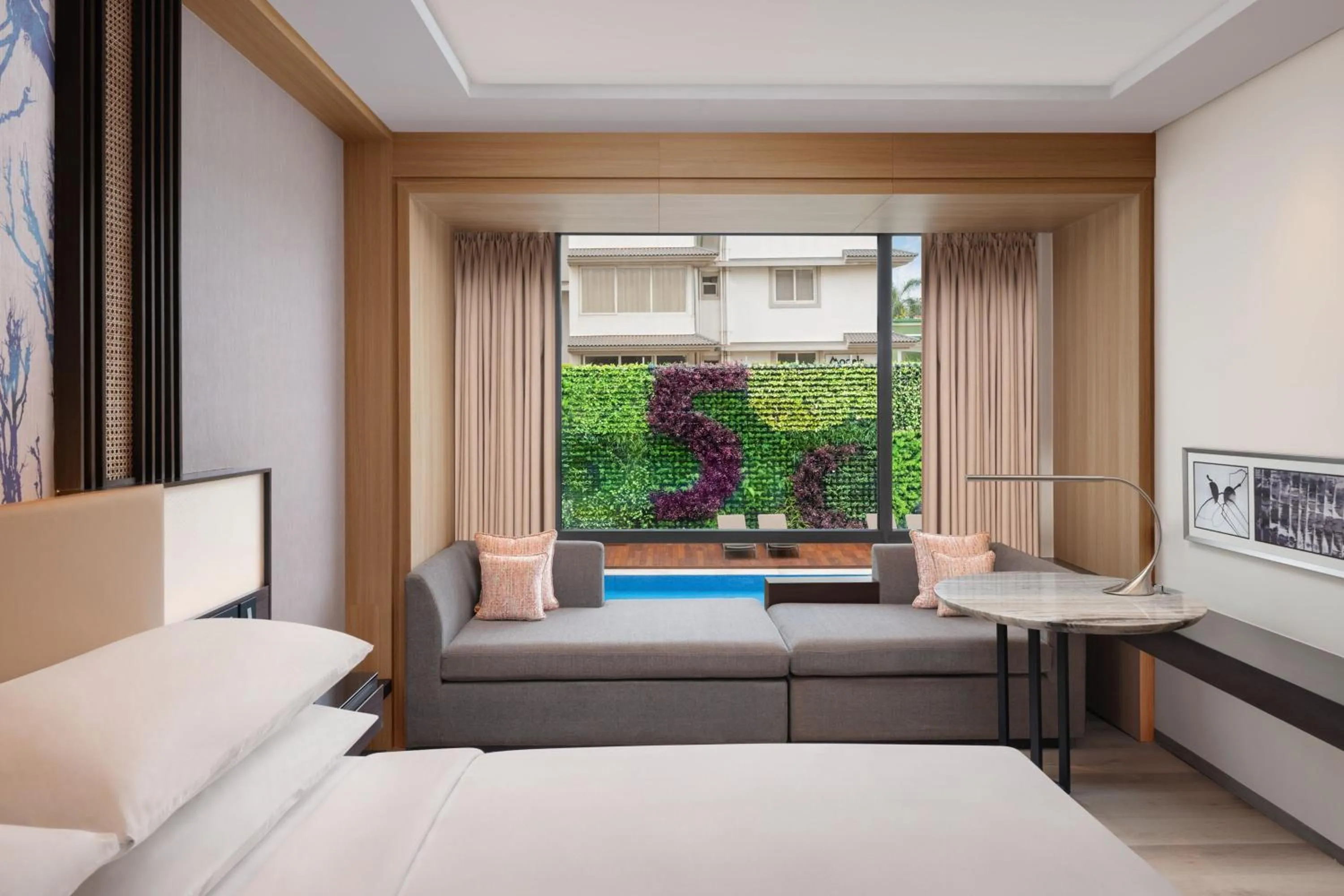 Swimming pool, Bed in Courtyard by Marriott Goa Colva