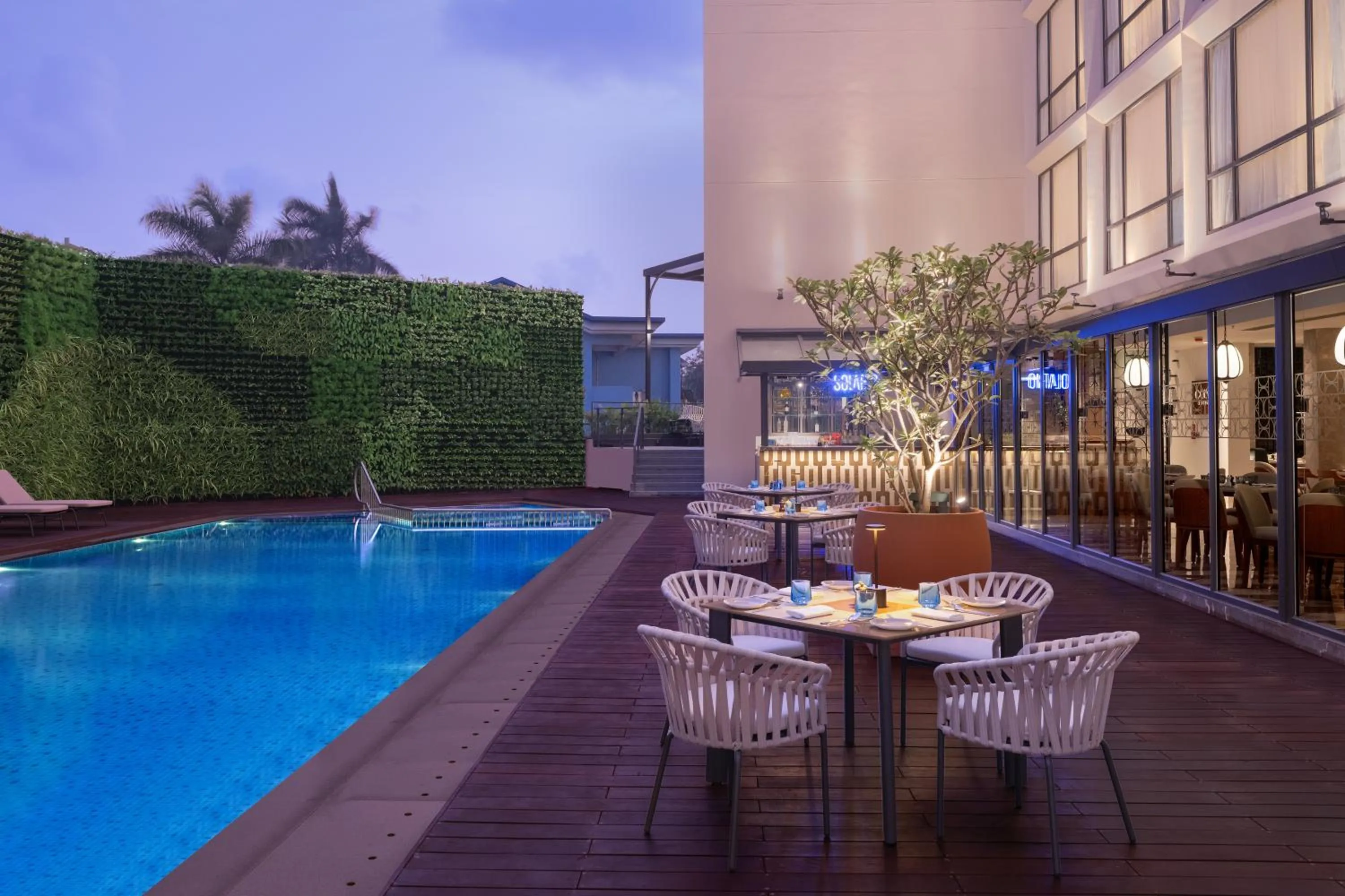 Lounge or bar in Courtyard by Marriott Goa Colva