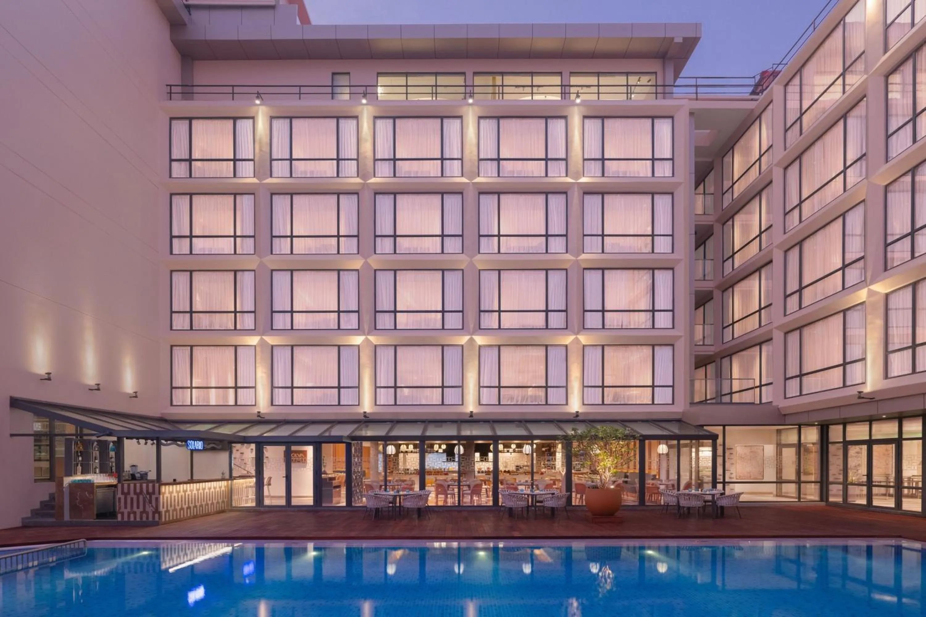 Swimming pool in Courtyard by Marriott Goa Colva