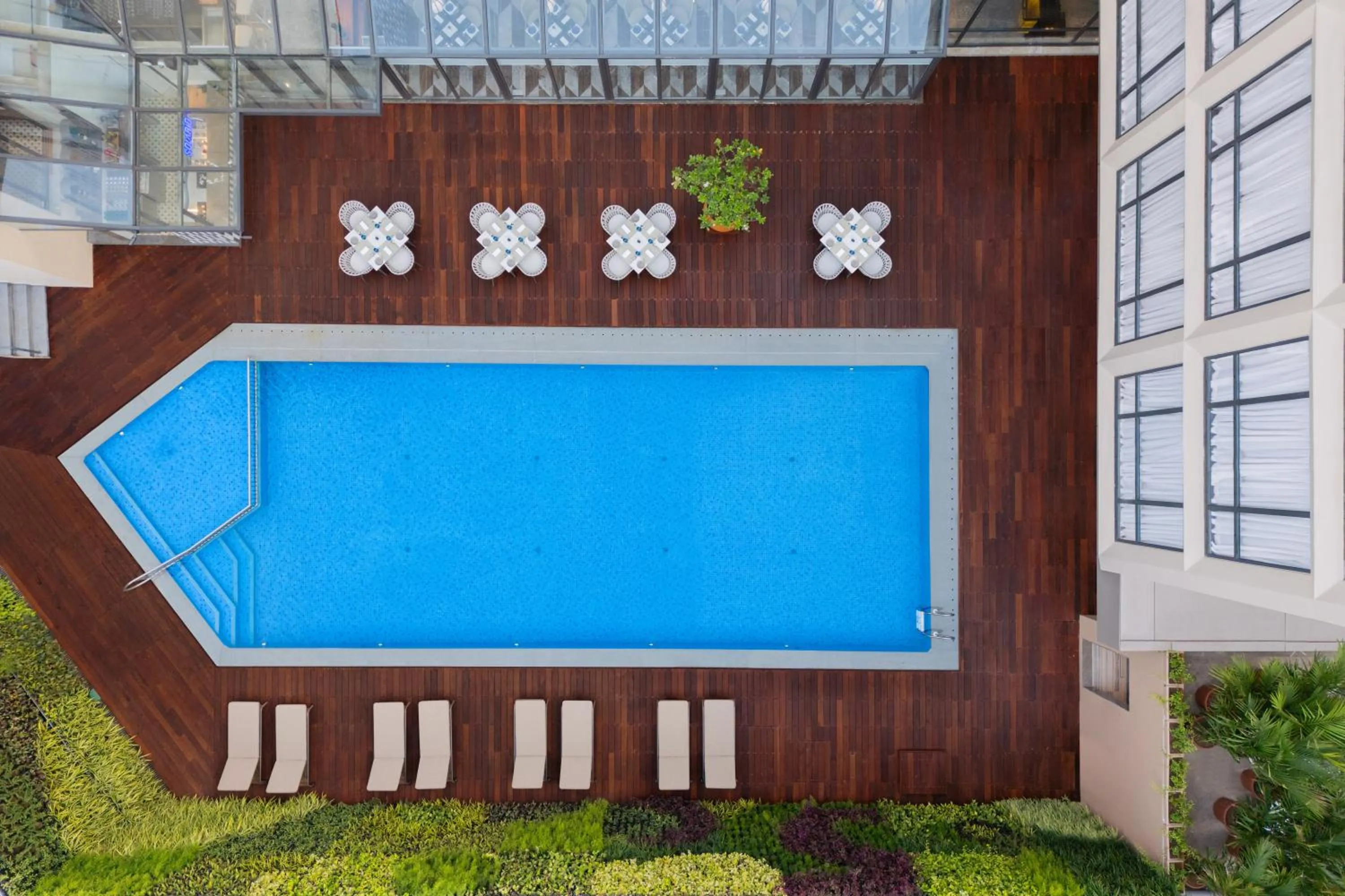 Swimming pool in Courtyard by Marriott Goa Colva