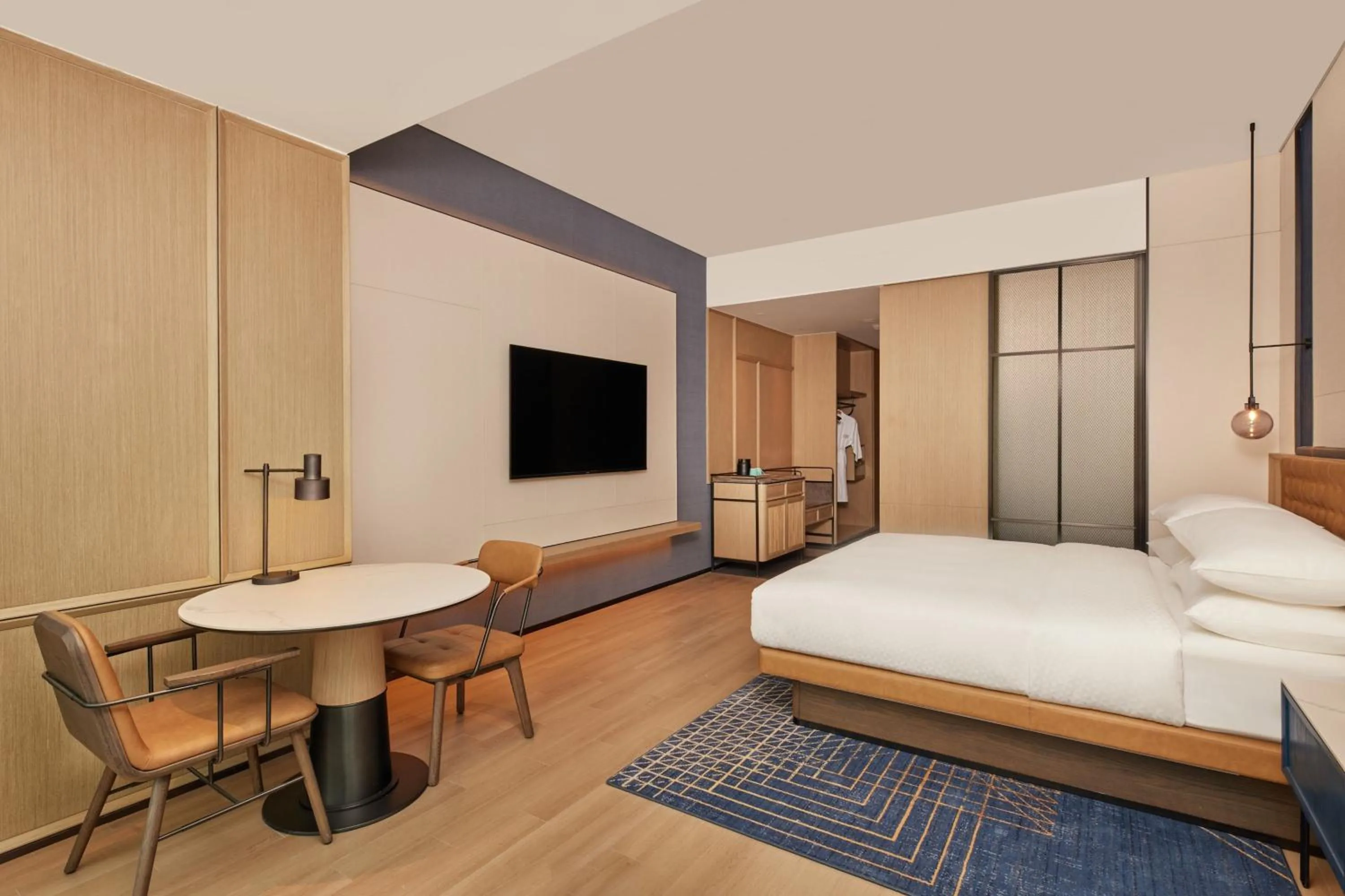 Photo of the whole room, Bed in Four Points by Sheraton Linhai