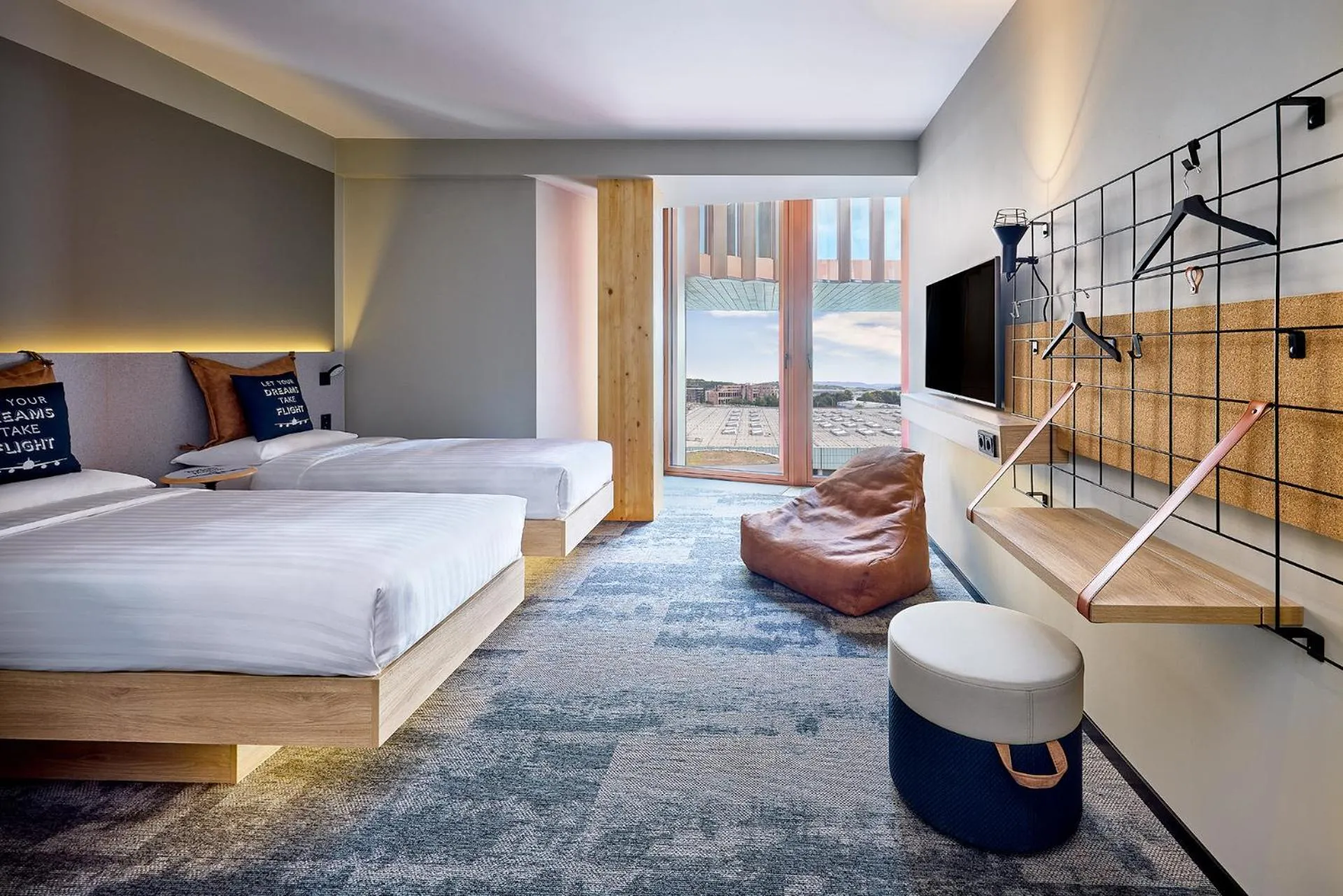 Photo of the whole room, Bed in Moxy Luxembourg Airport