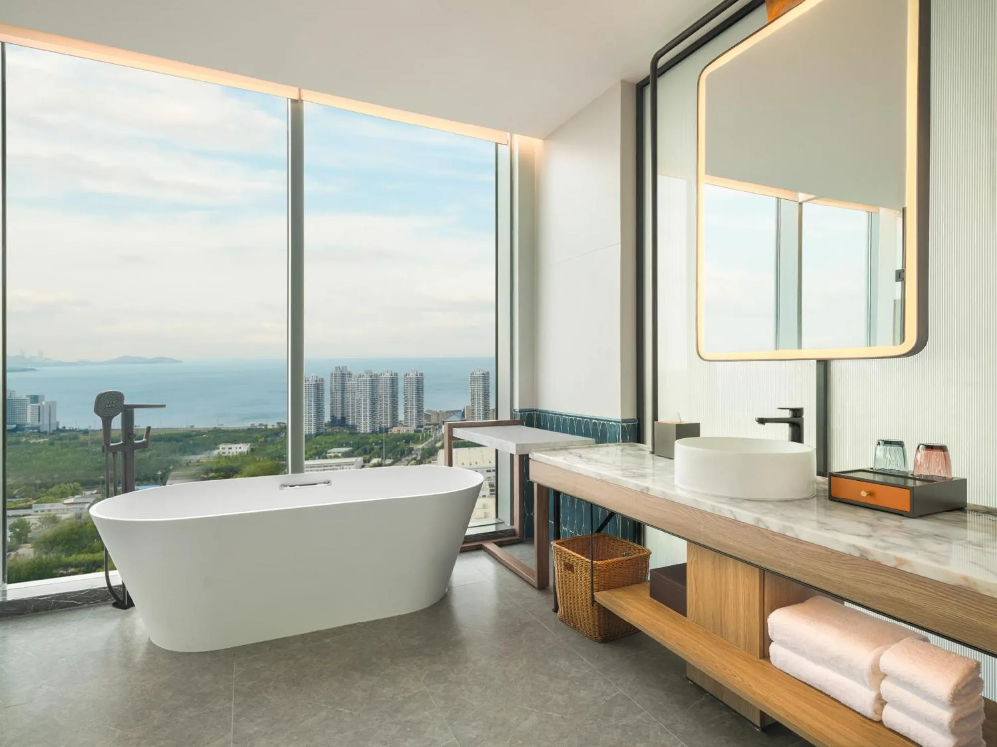 Toilet in Four Points by Sheraton Yantai