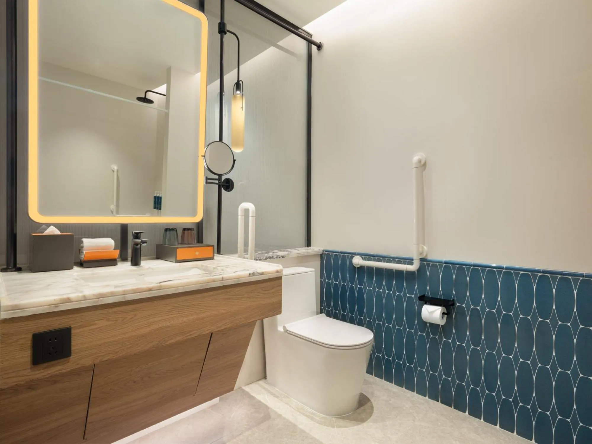 Toilet in Four Points by Sheraton Yantai