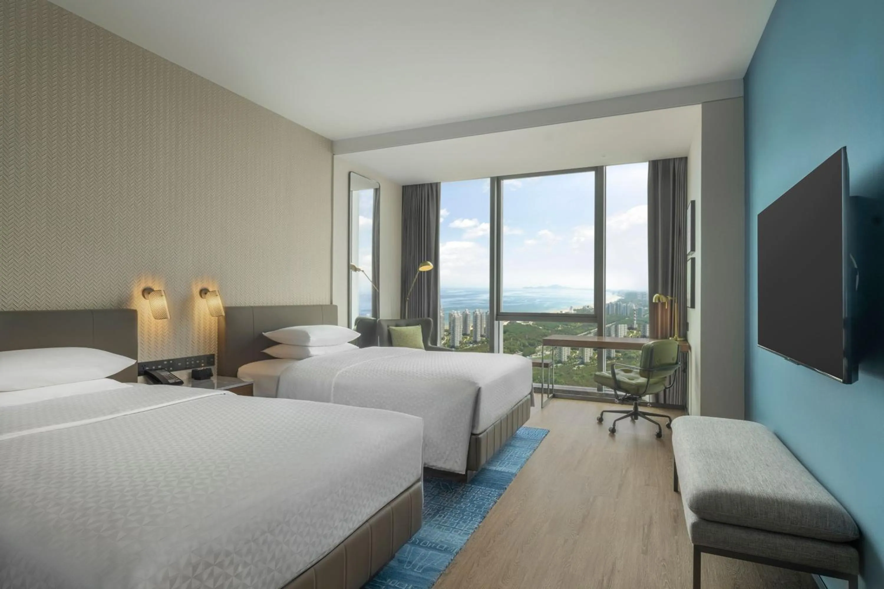 Photo of the whole room, Bed in Four Points by Sheraton Yantai