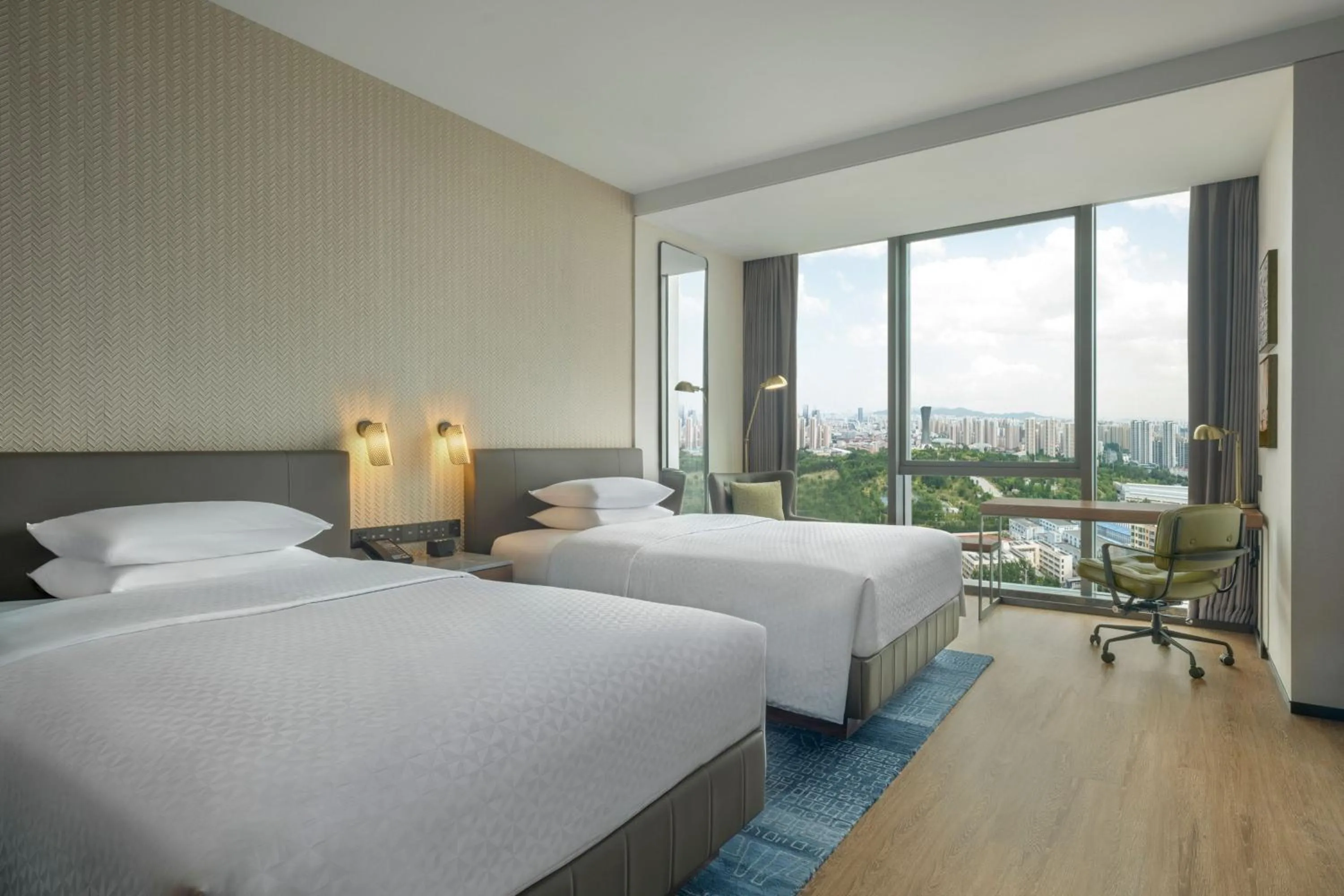 Photo of the whole room, Bed in Four Points by Sheraton Yantai