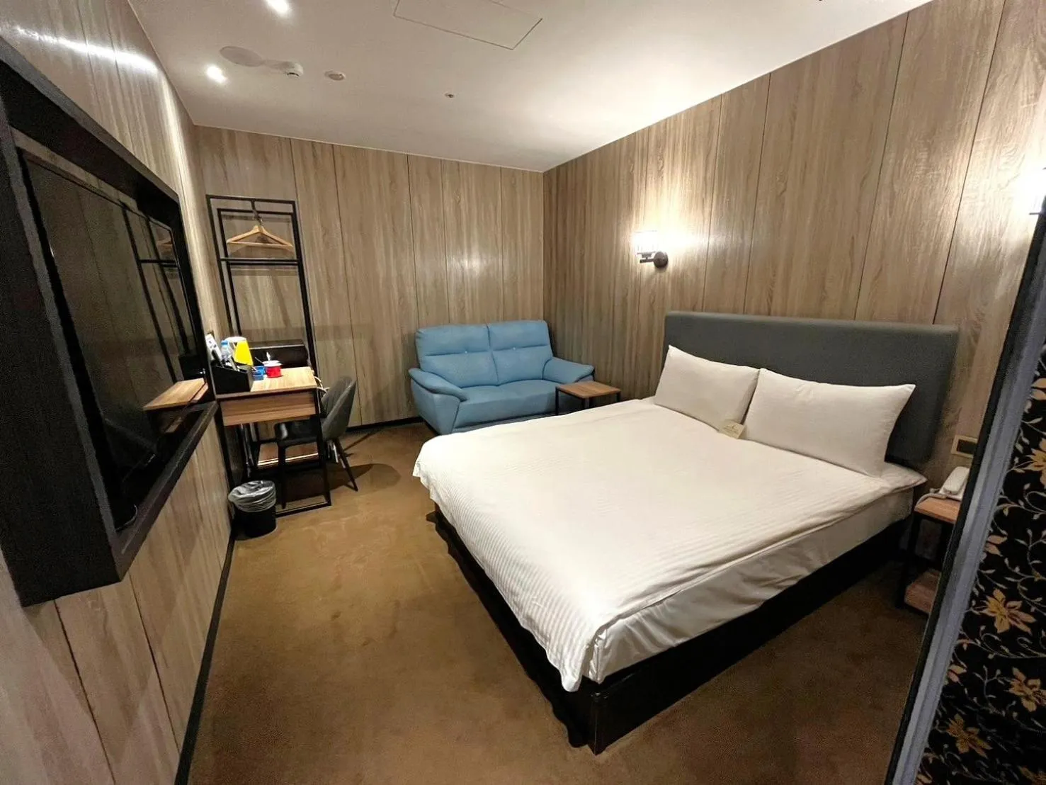 Bed in Airline Inn Ximen